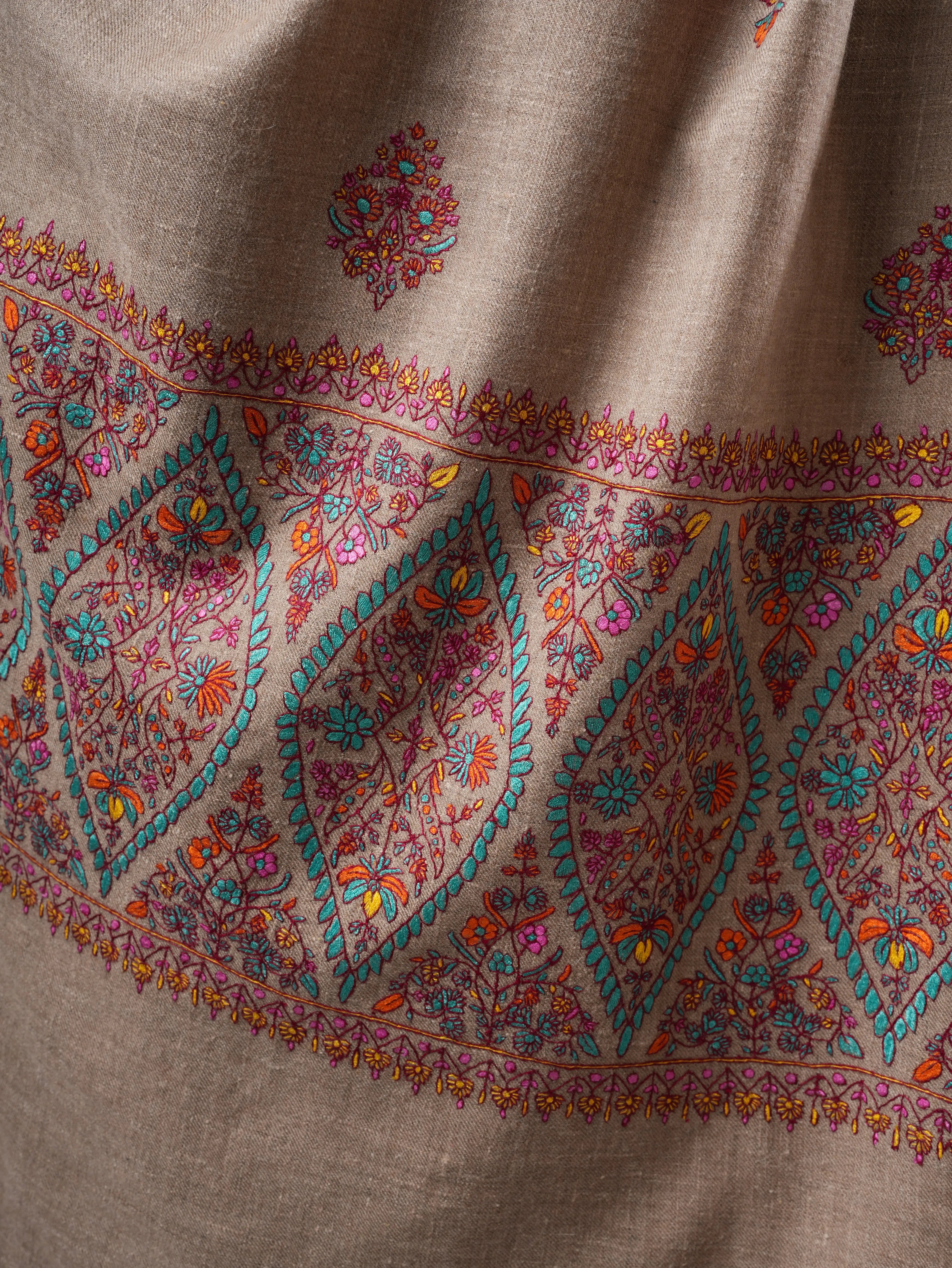 Natural Grey Pashmina Shawl – Handwoven with Palla Embroidery Shahkaar
