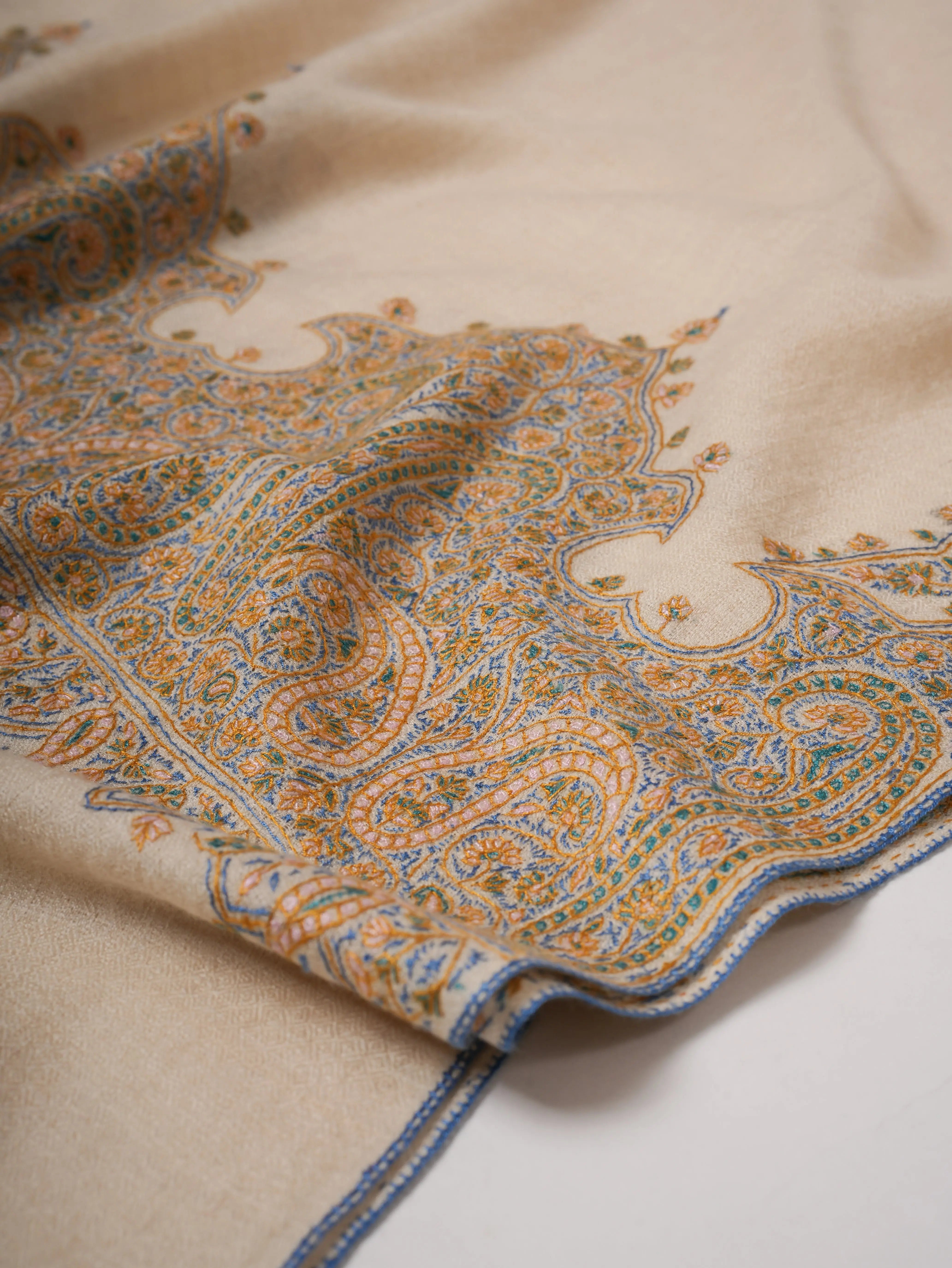 Ivory Kashmiri Pashmina Shawl – Mughal Motif Kalamdaur Embroidery Shahkaar