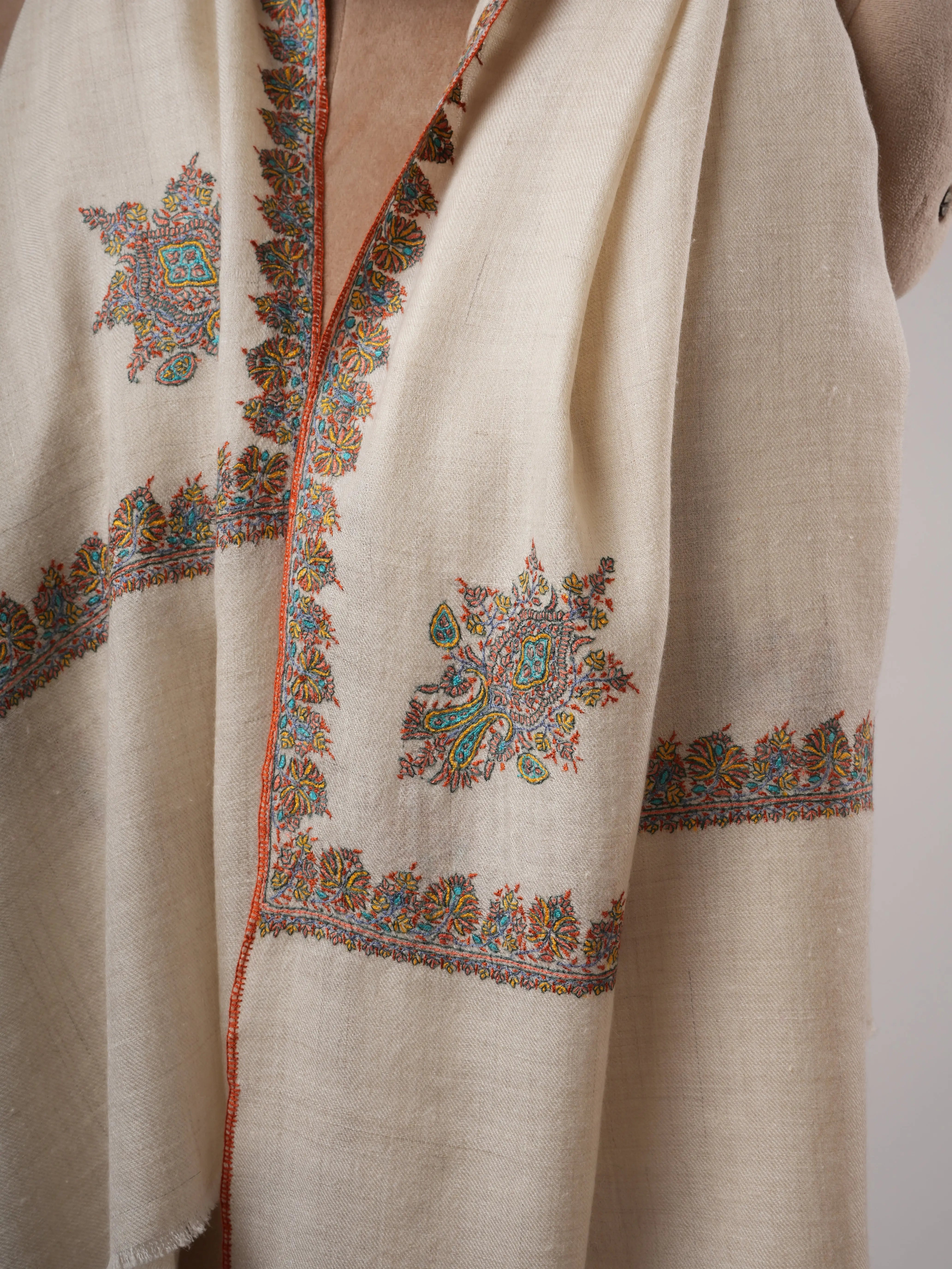 Natural Ivory Baby Soft Pashmina Shawl – Hand Embroidered Hashia Border Shahkaar