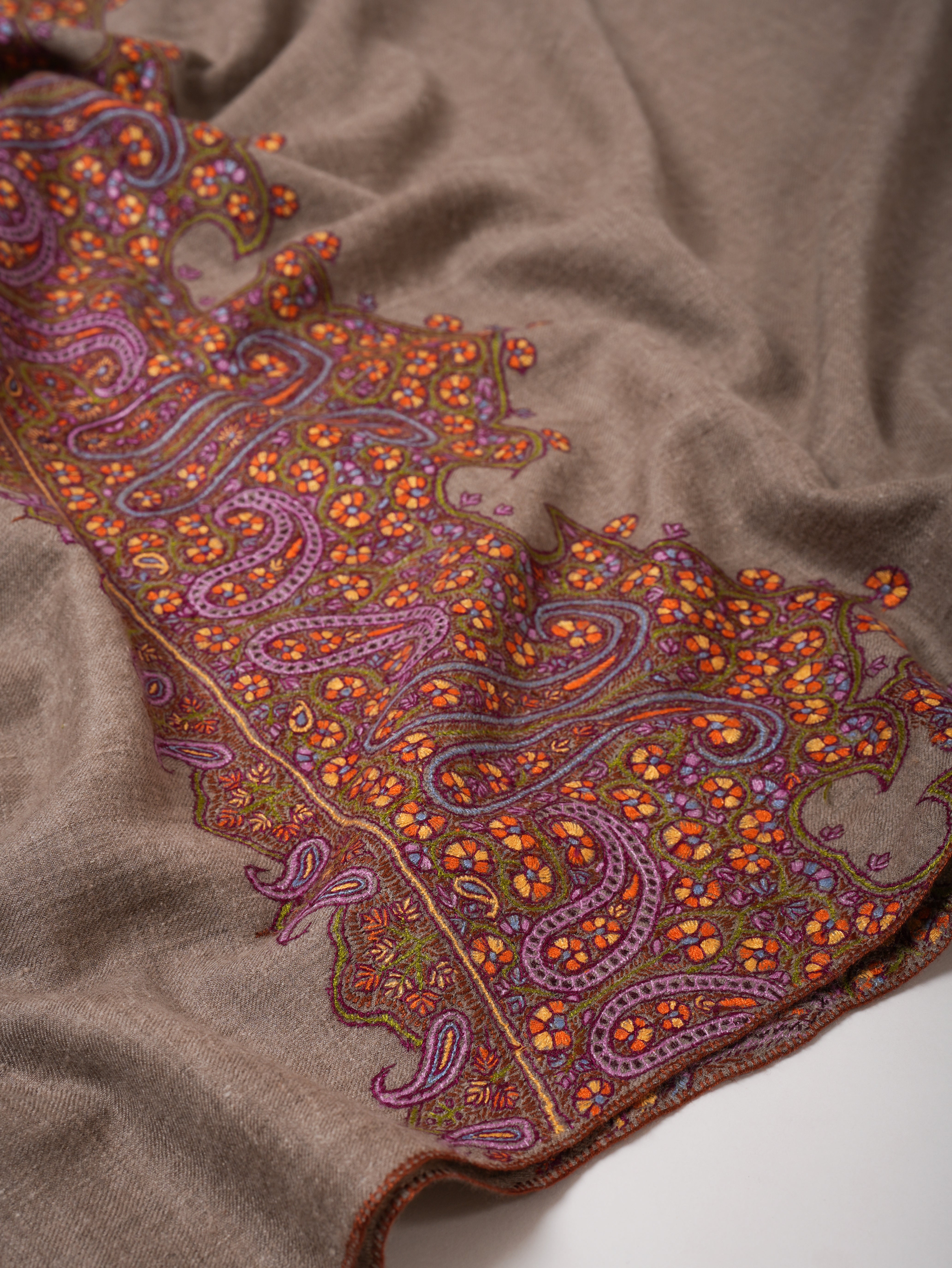 Classic Kalandaur Pure Pashmina Shawl with Fine Sozni Embroidery – Handcrafted Heritage