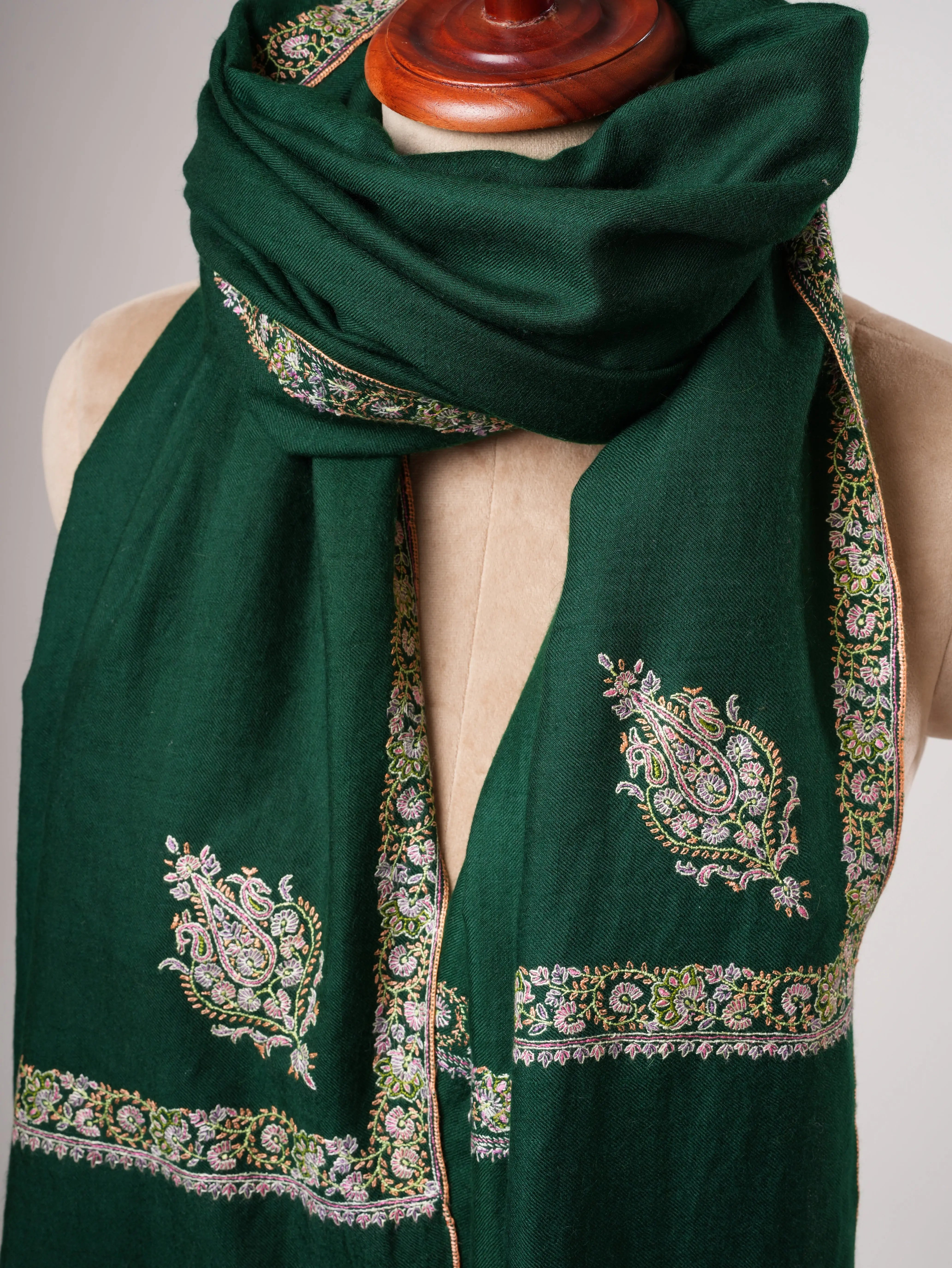 Emerald Green Hashia Embroidered Kashmiri Pashmina Shawl – Luxurious Timeless Shahkaar