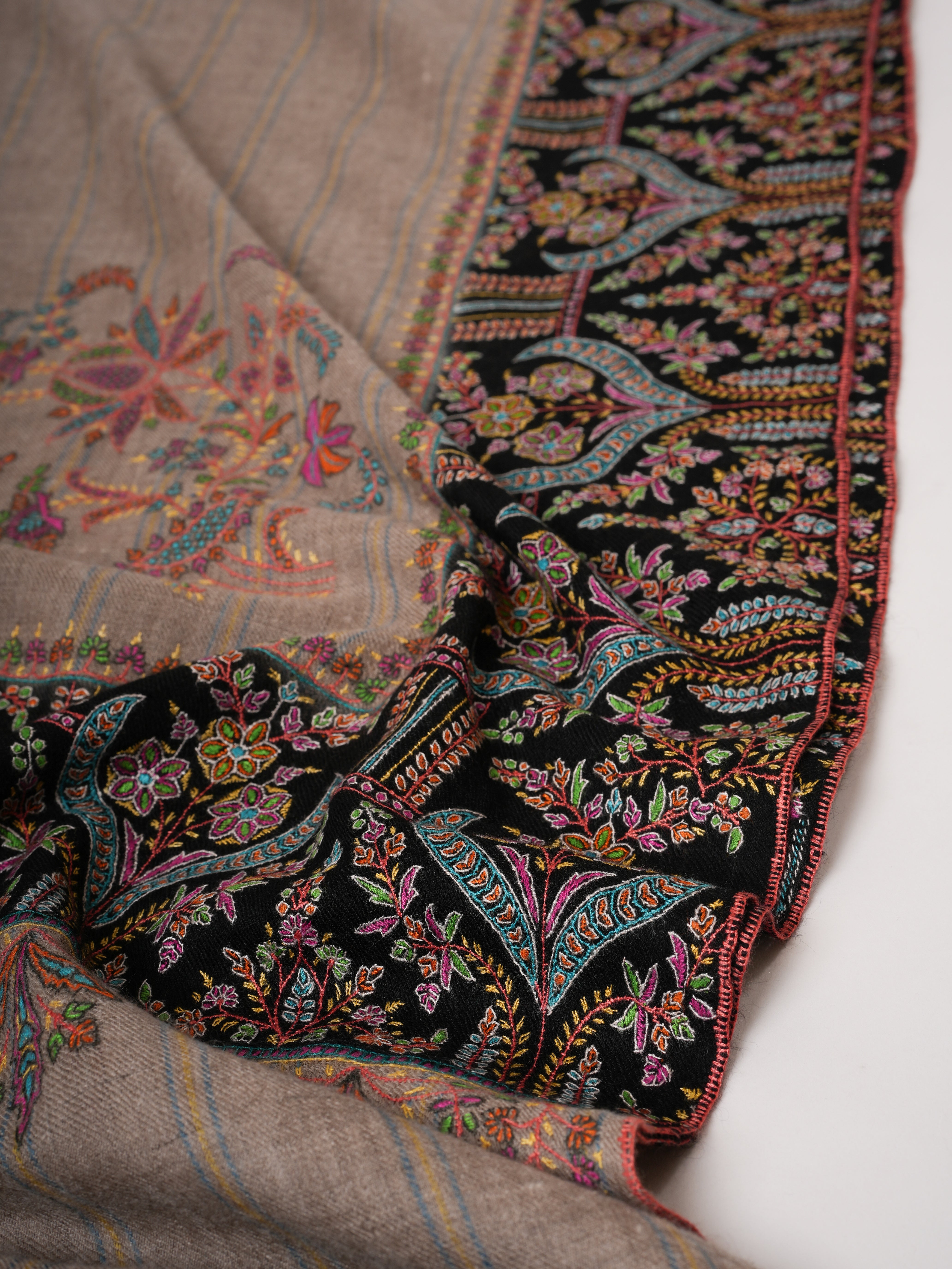 Daurdar Fine Embroidered Pashmina Shawl with Traditional Sozni Work