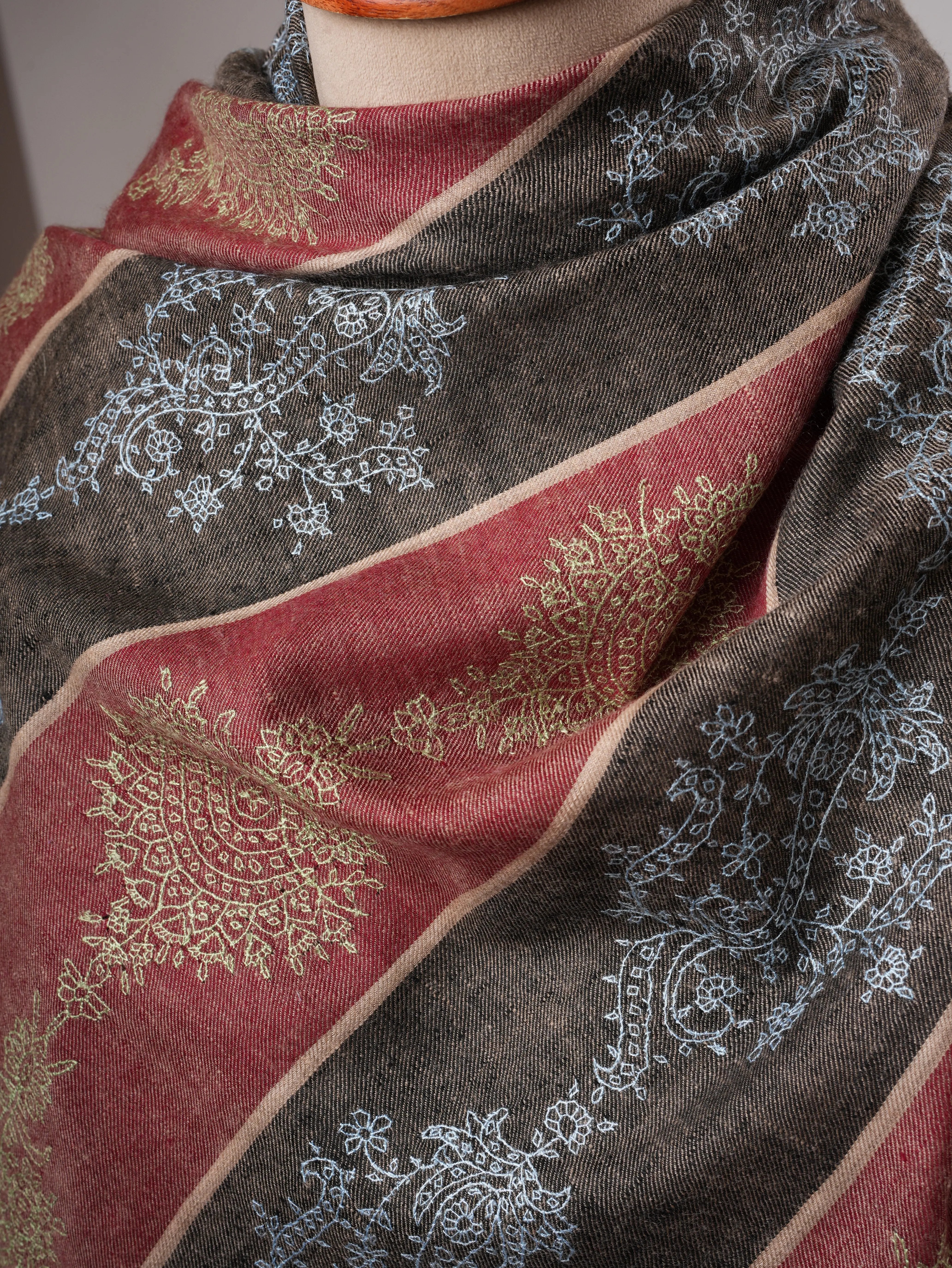 Khatras Hand Embroidered Luxurious Kashmiri Pashmina Shawl Shahkaar