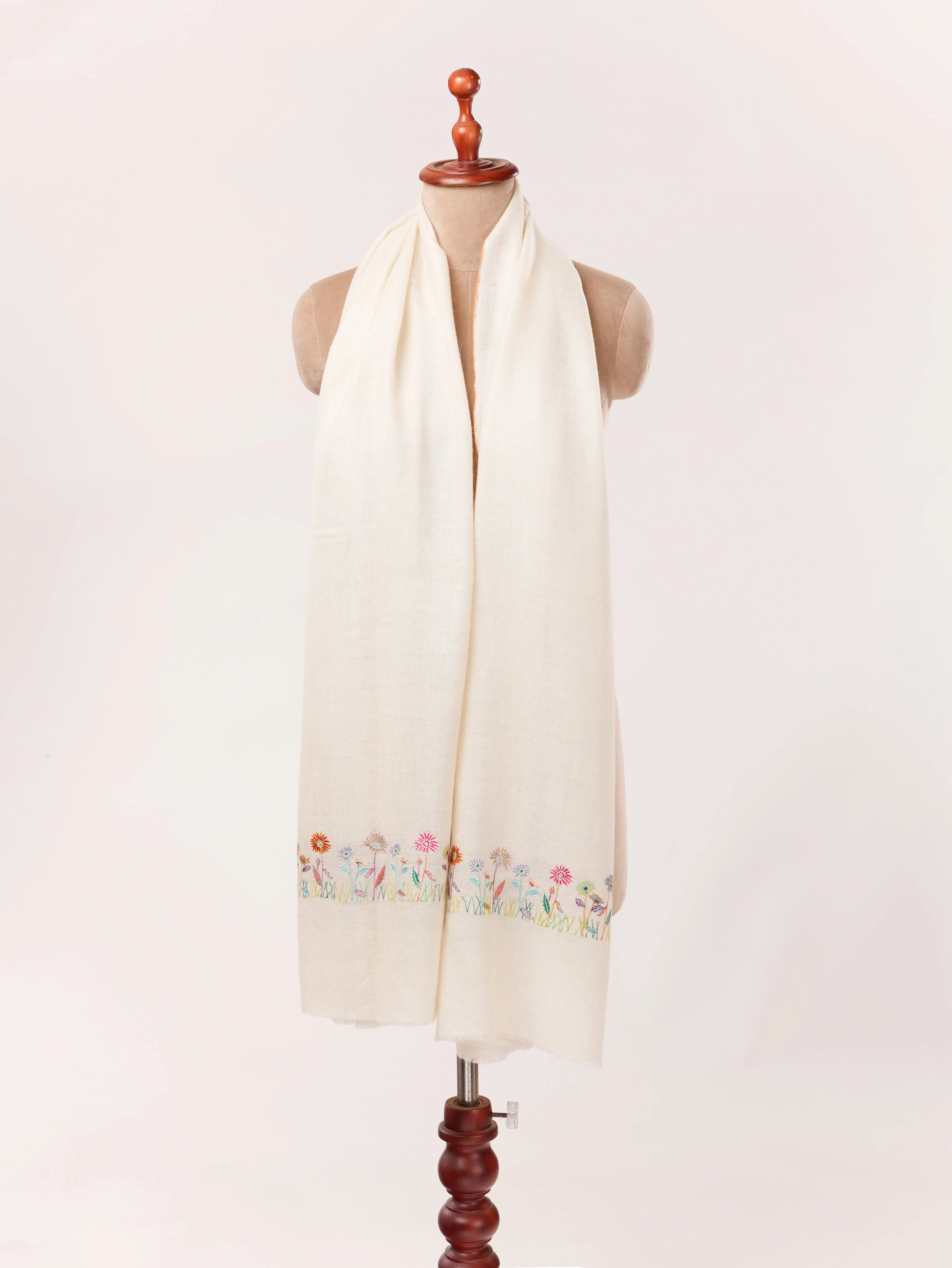 White Palldar Kashmiri Pashmina Scarf with Handwoven Sozni Floral Work Shahkaar.com