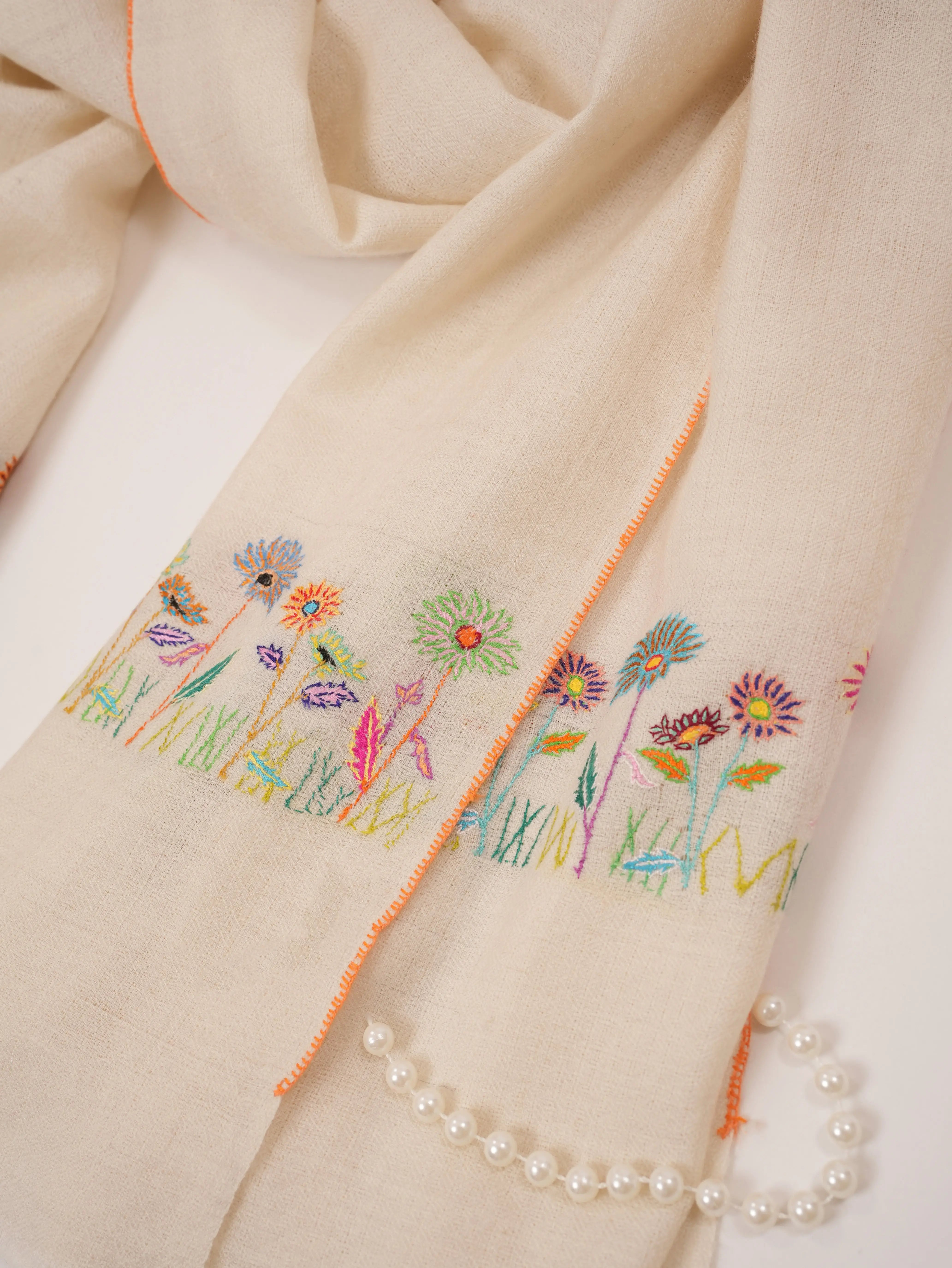 White Palldar Kashmiri Pashmina Scarf with Handwoven Sozni Floral Work Shahkaar.com