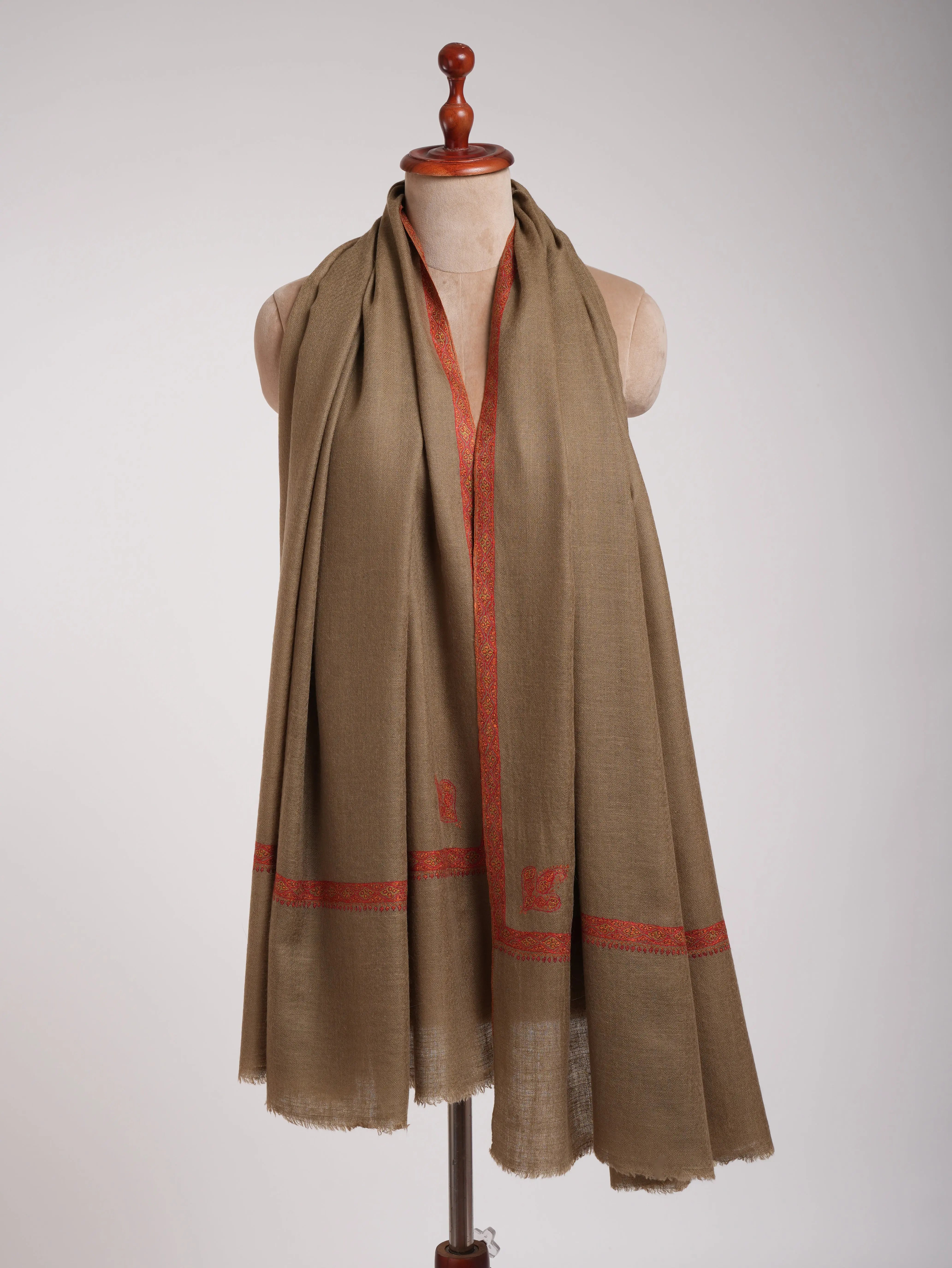 Luxurious Toosh Pashmina Shawl with Handcrafted Hashia Embroidery Shahkaar