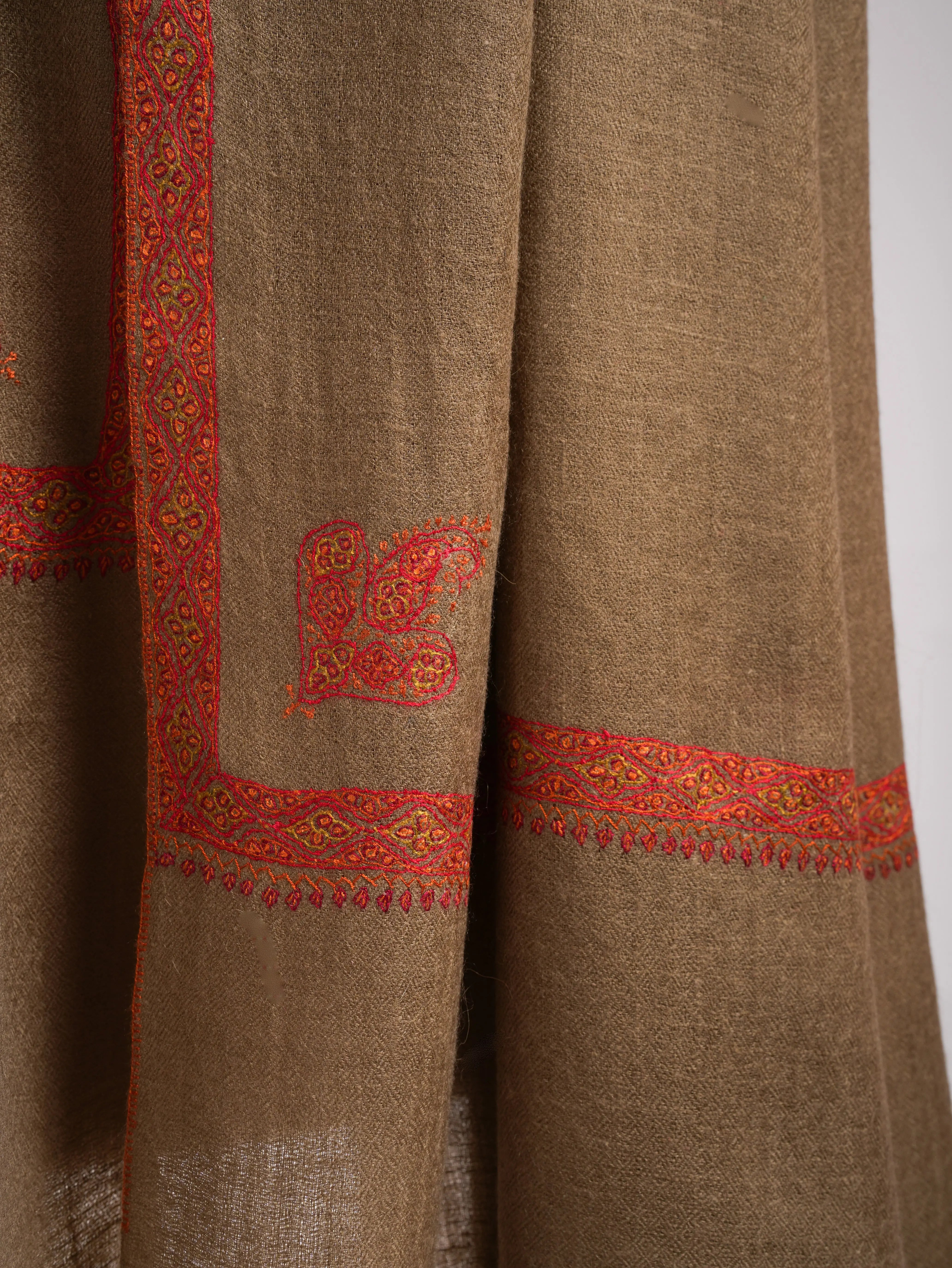 Luxurious Toosh Pashmina Shawl with Handcrafted Hashia Embroidery Shahkaar