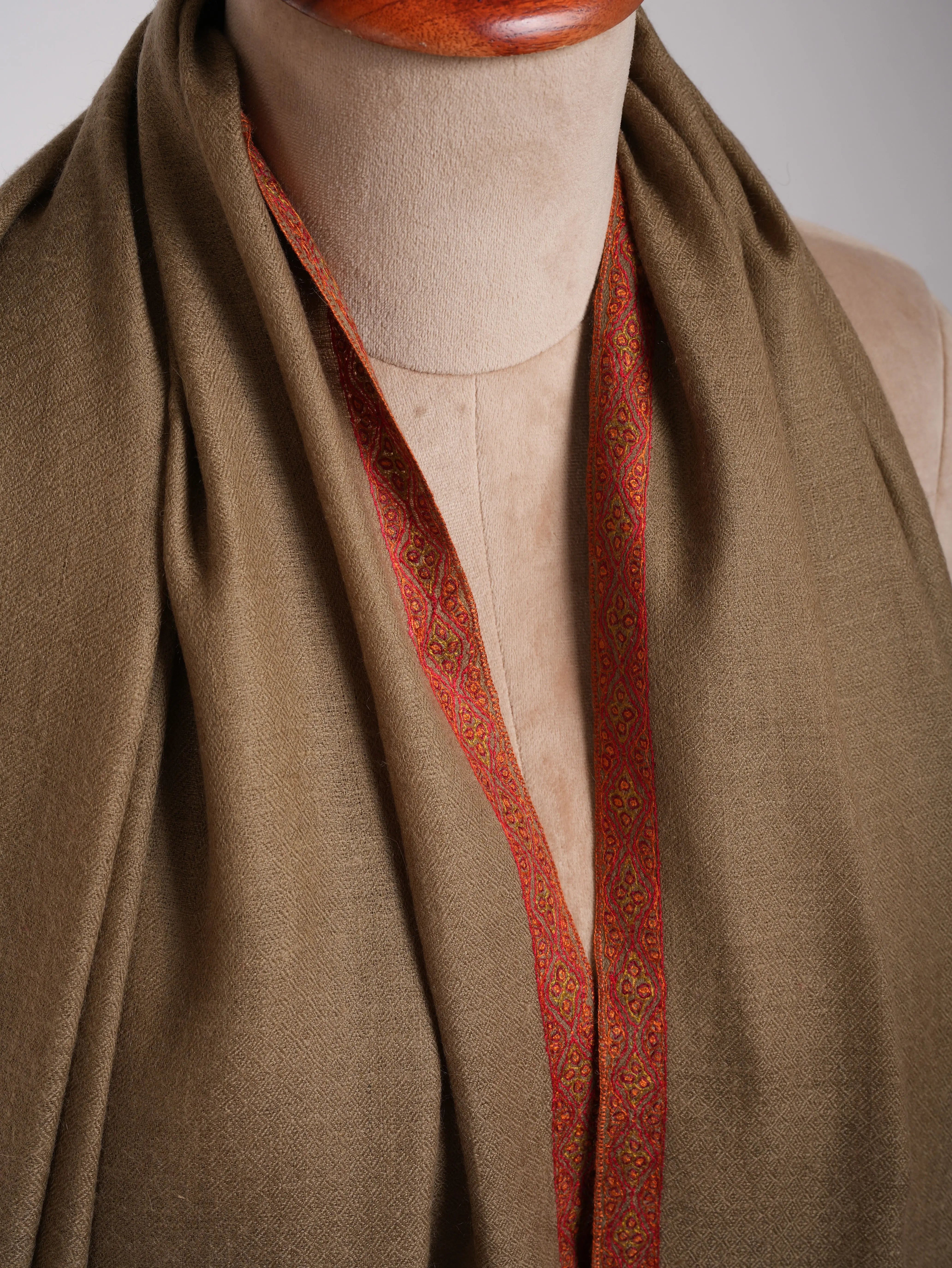 Luxurious Toosh Pashmina Shawl with Handcrafted Hashia Embroidery Shahkaar