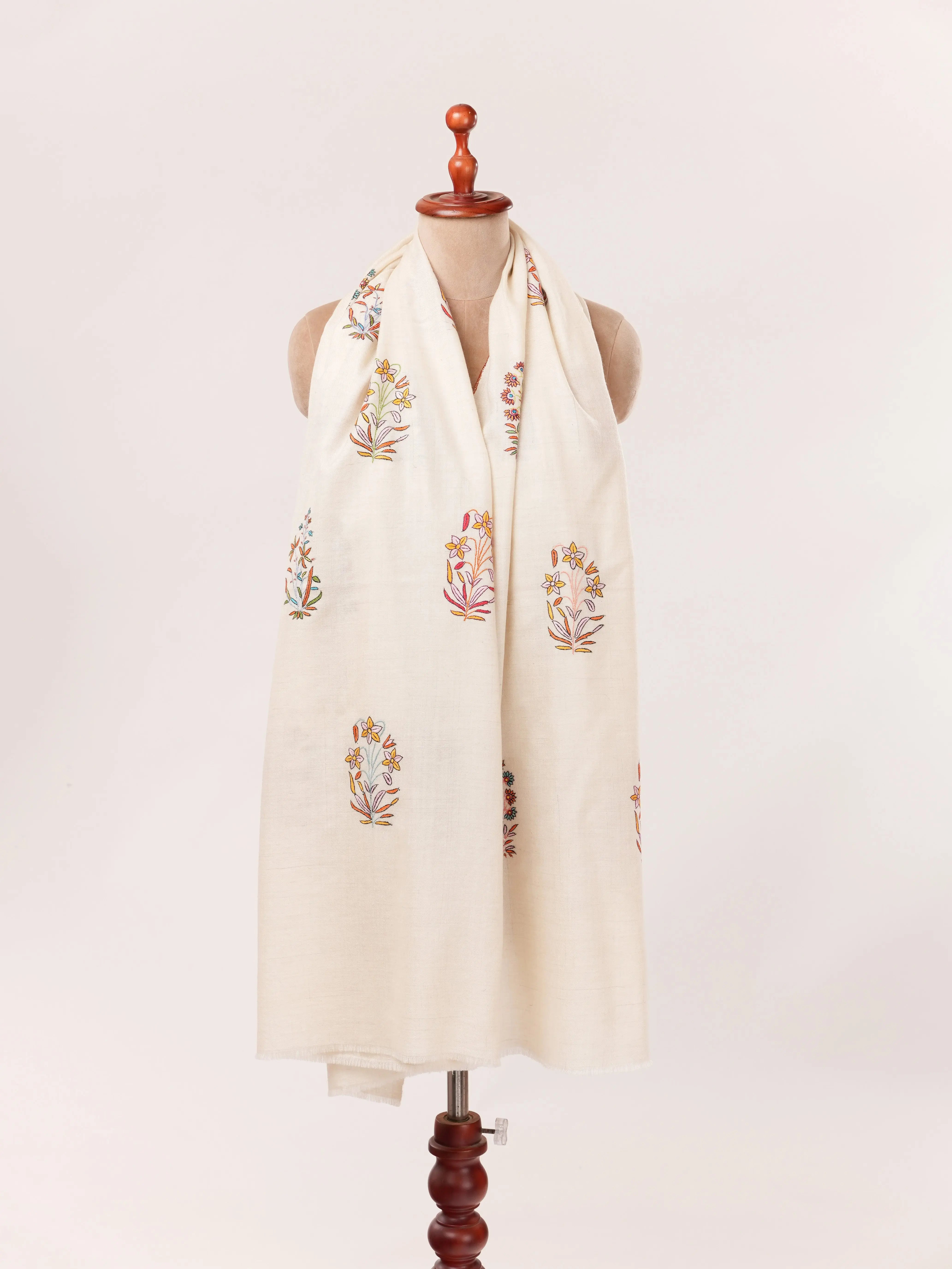 Handwoven White Buteh Kashmiri Pashmina Shawl with Sozni Handwork Shahkaar.com