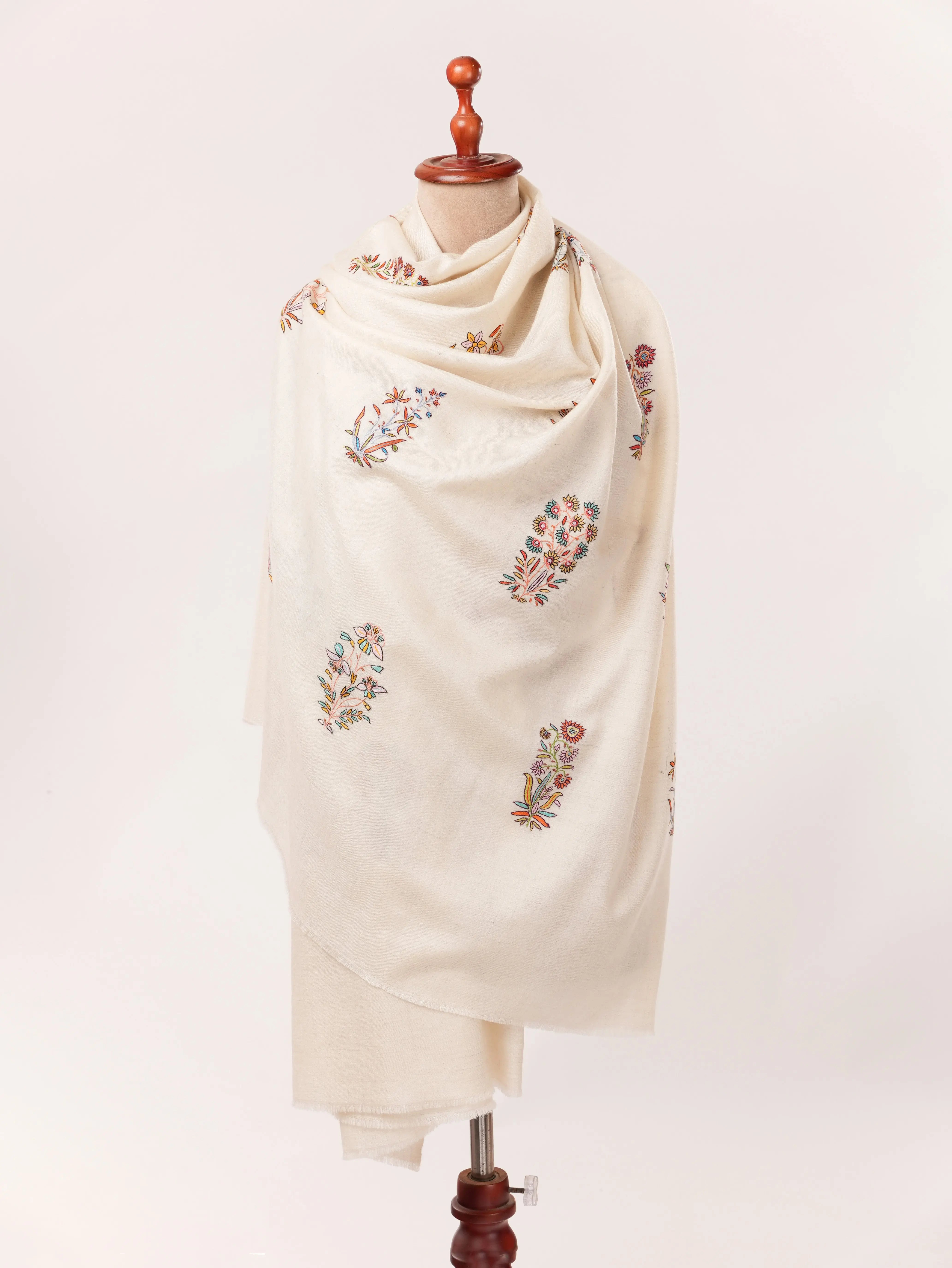 Handwoven White Buteh Kashmiri Pashmina Shawl with Sozni Handwork Shahkaar.com