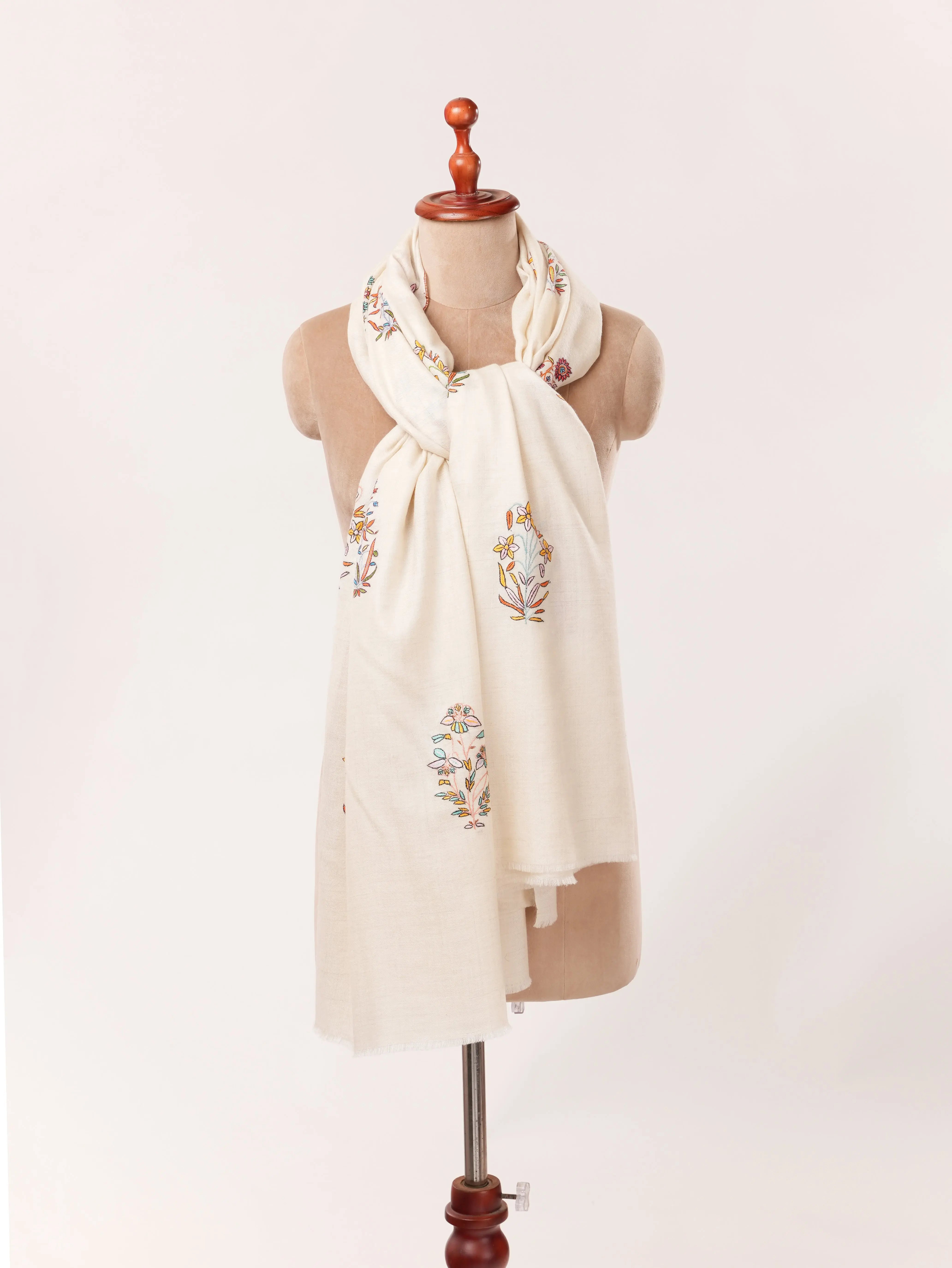 Handwoven White Buteh Kashmiri Pashmina Shawl with Sozni Handwork Shahkaar.com