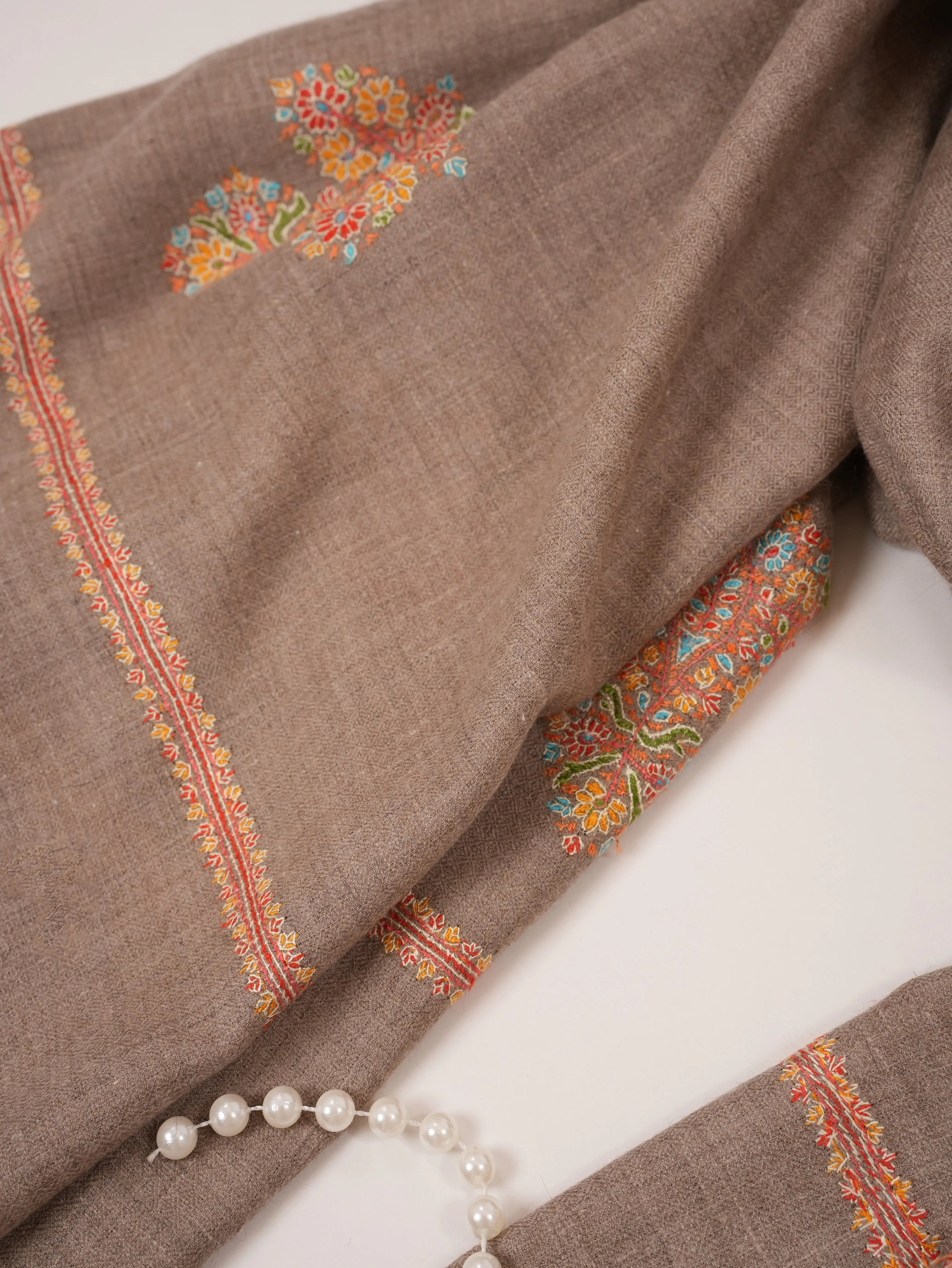Baildar Buteh Sozni Work Kashmiri Beige Handwoven Pashmina Shawl Shahkaar.com