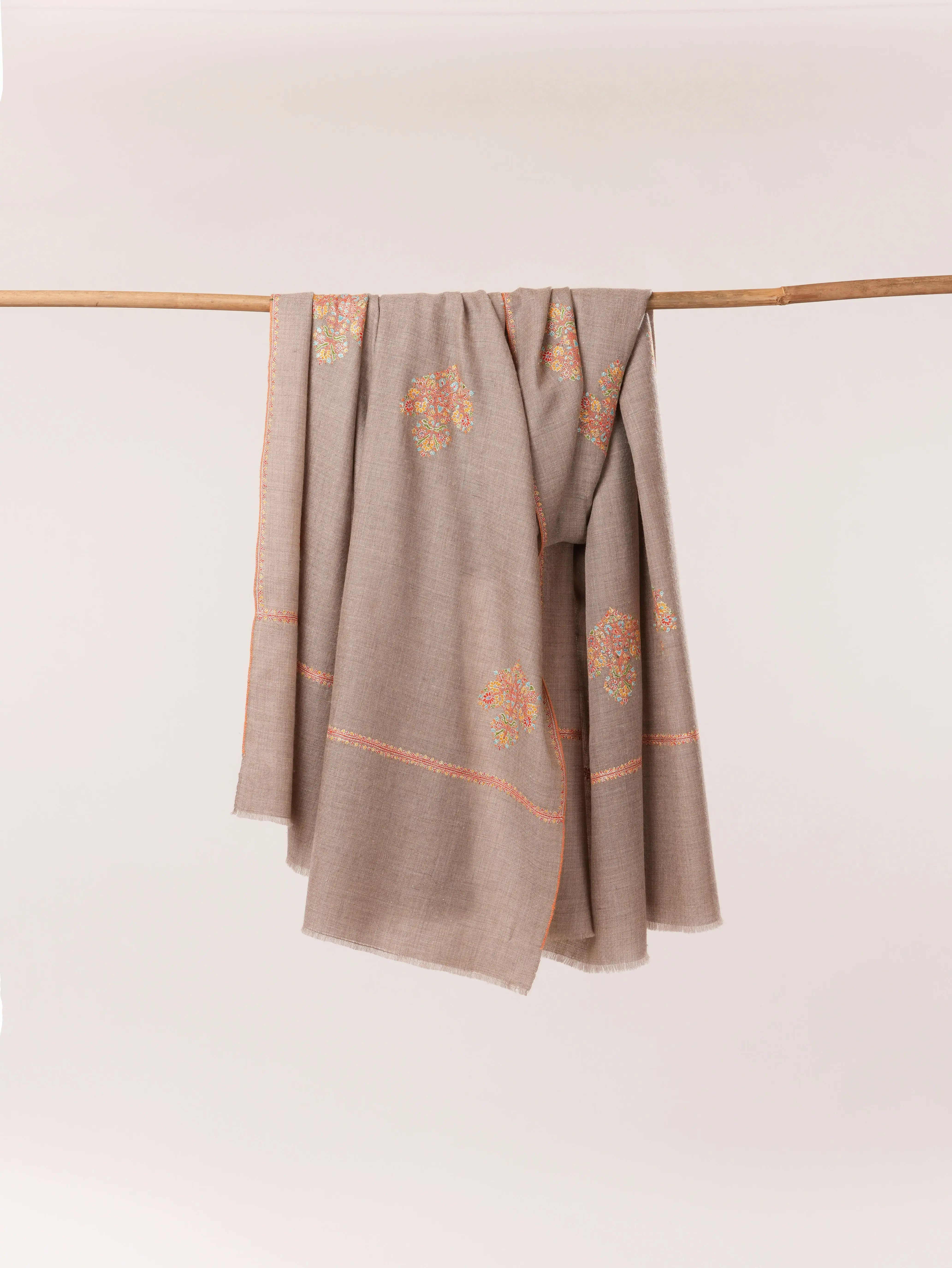 Baildar Buteh Sozni Work Kashmiri Beige Handwoven Pashmina Shawl Shahkaar.com