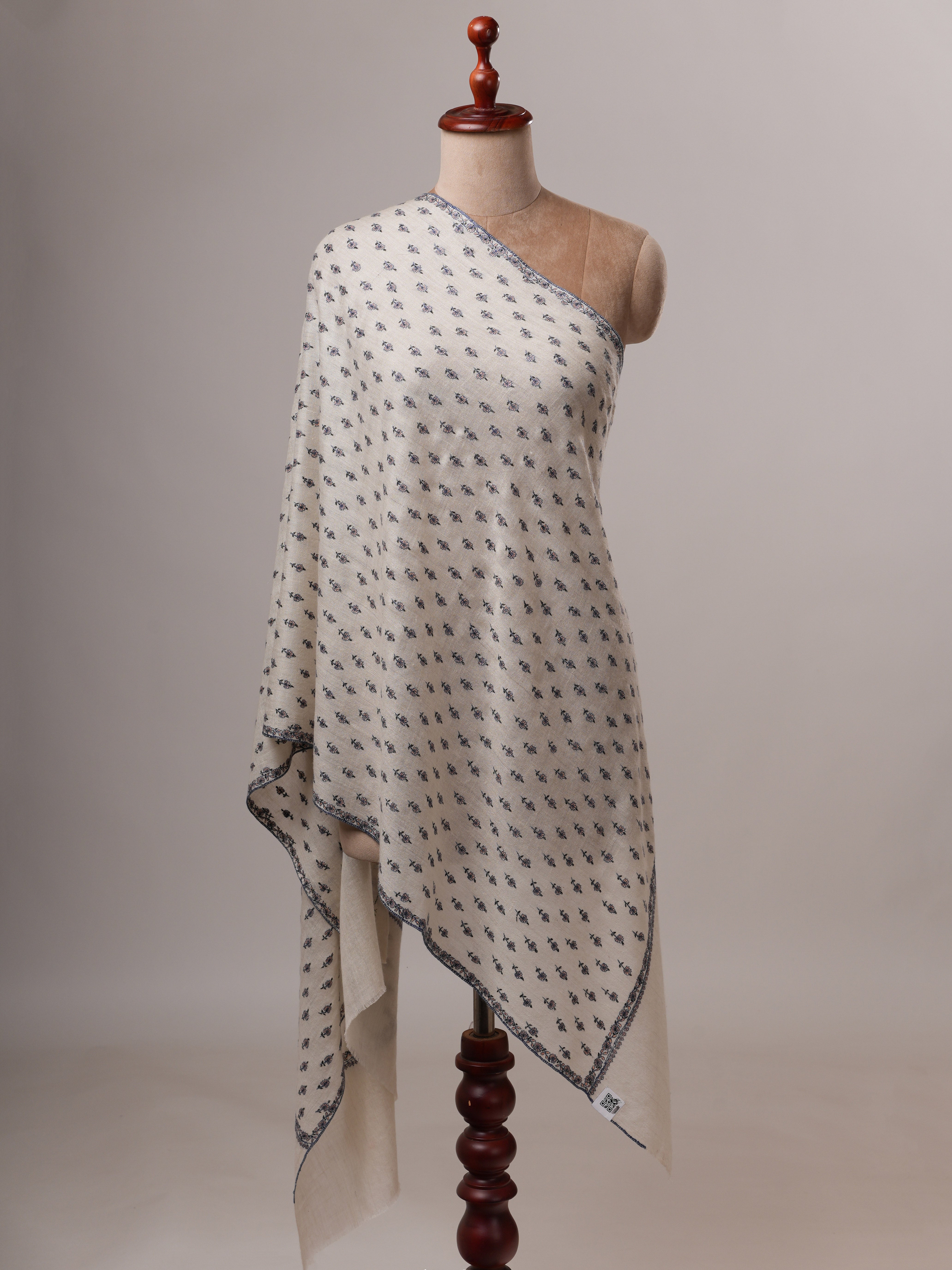 Handwoven Natural White Cashmere Scarf with Machie Botti Motifs Shahkaar