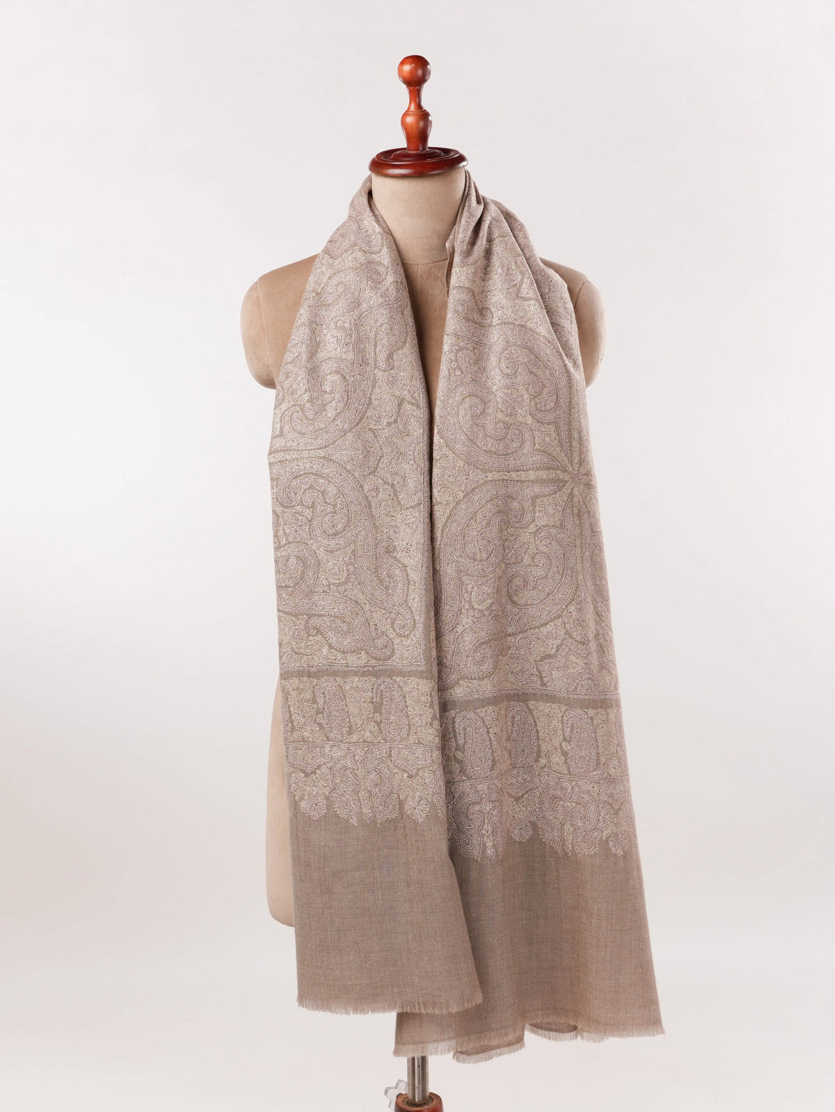 天然灰褐色正宗 Pashmina 披肩，帶 Jamawar 刺繡