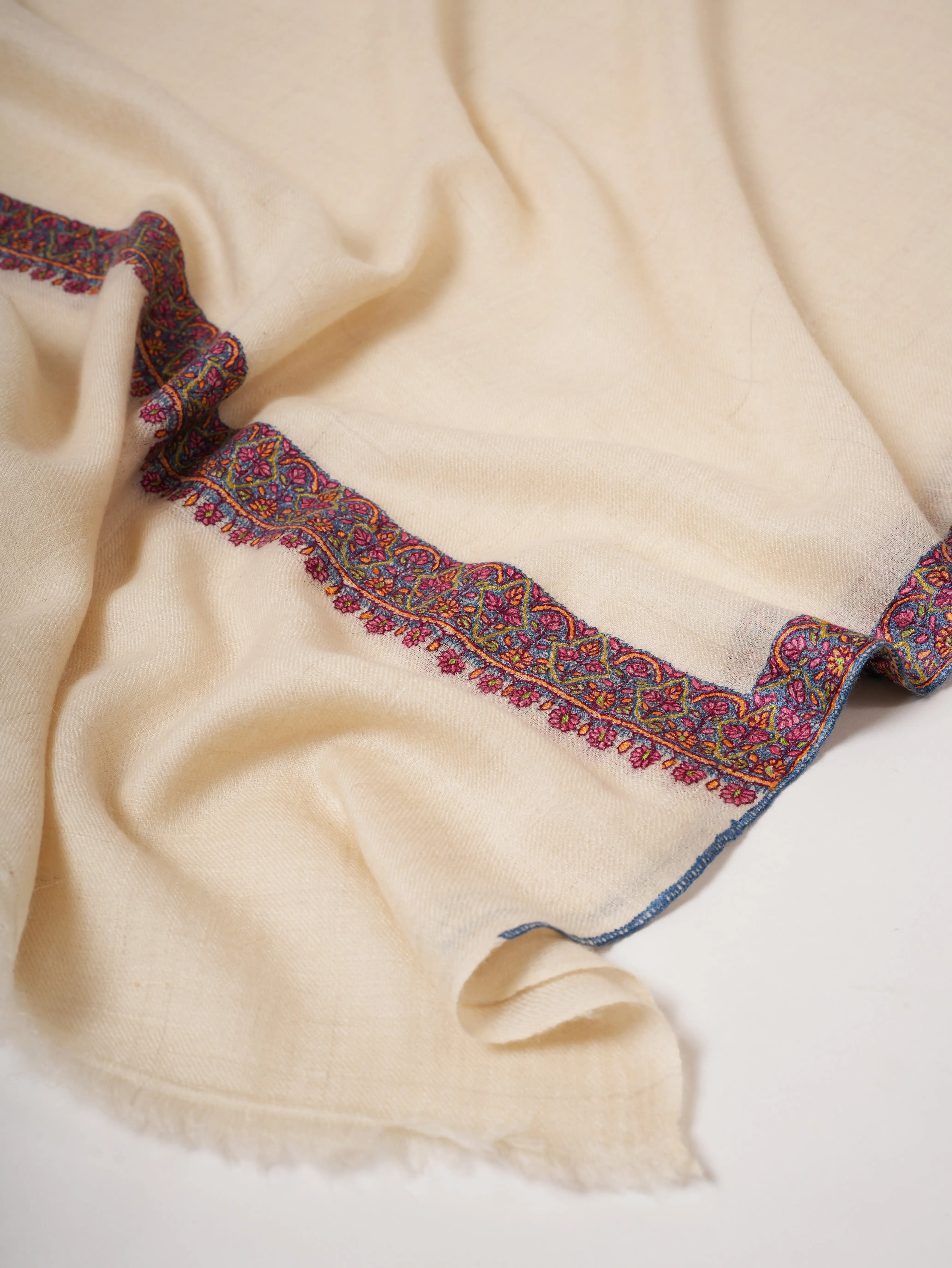 Ivory Hashia Embroidered Kashmiri Pashmina Shawl – Timeless Handwoven Luxury Shahkaar