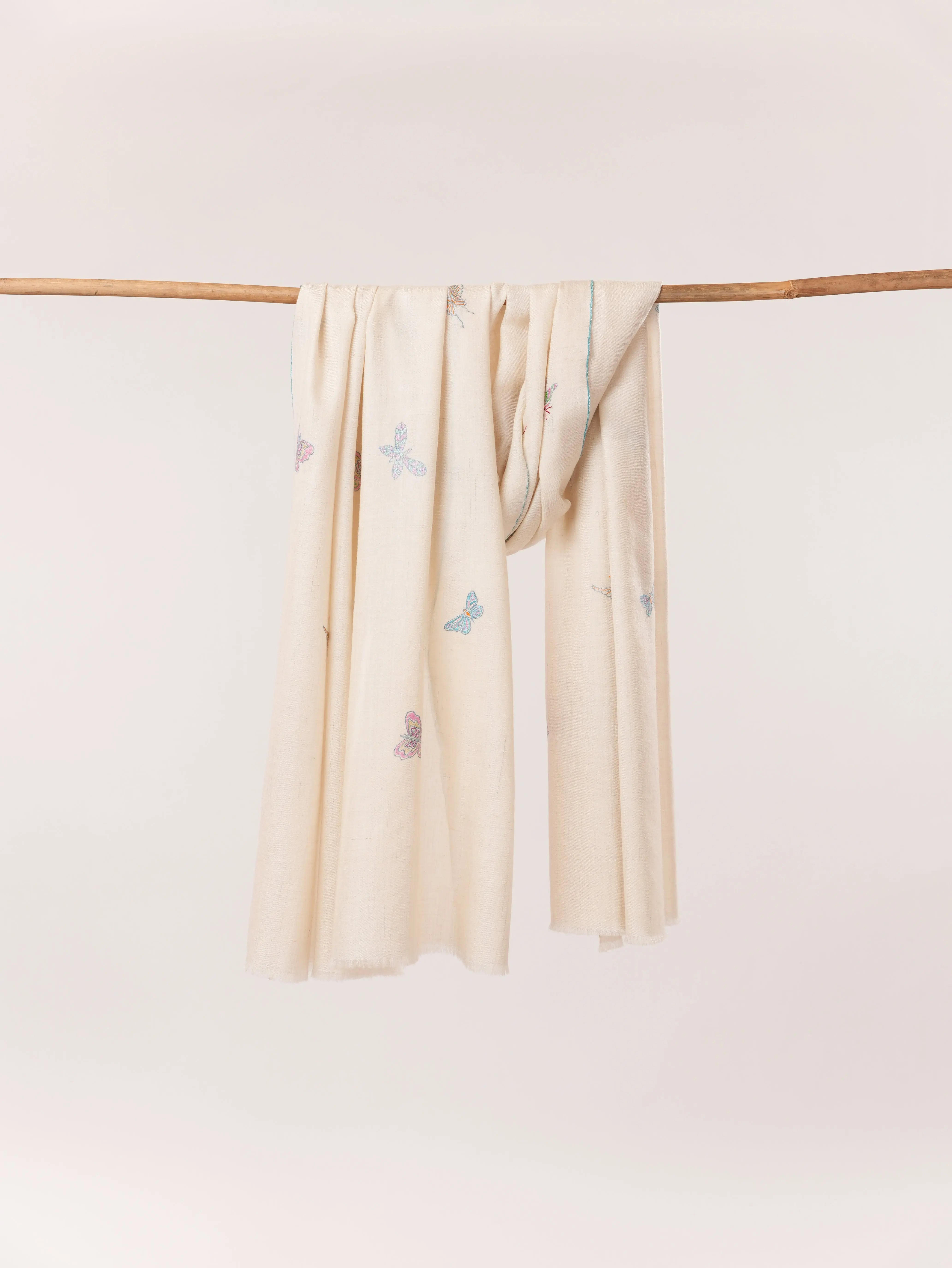 Handwoven White Kashmiri Pashmina Shawl with Hand Sozni Buteh Embroidery Shahkaar.com