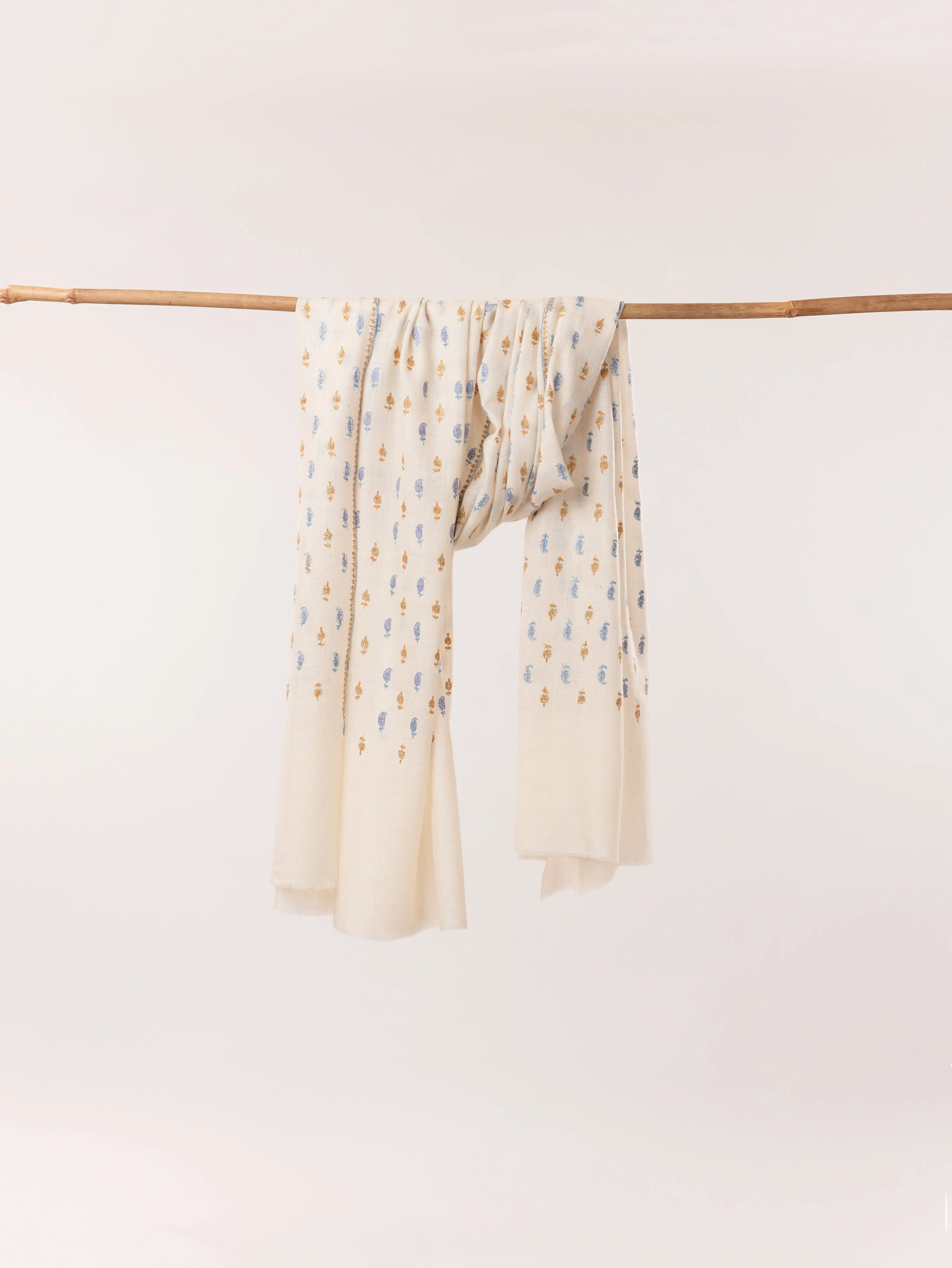 Handcrafted White Handwoven Pashmina Shawl with Kashmiri Buteh Sozni Embroidery Shahkaar.com