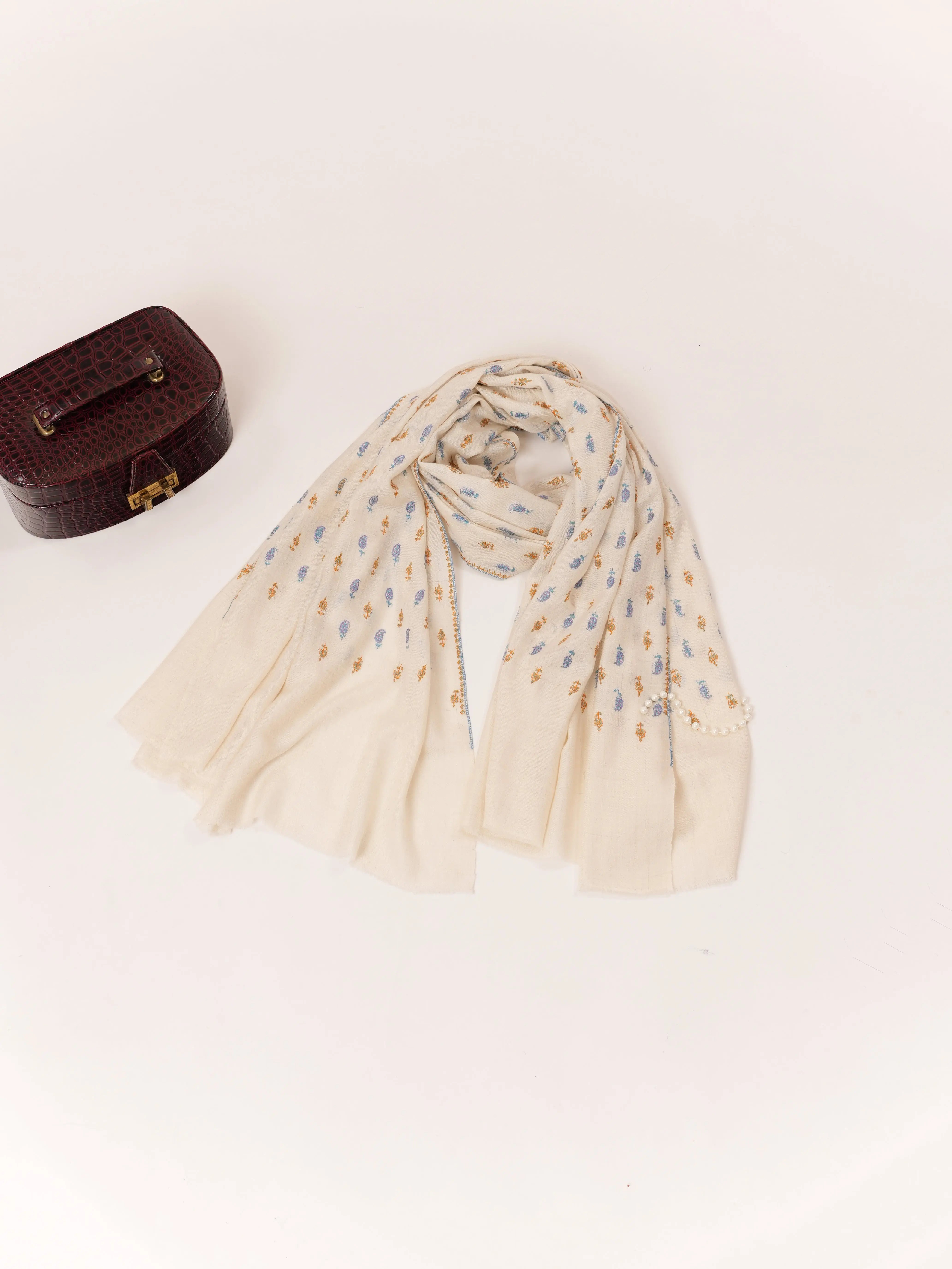 Handcrafted White Handwoven Pashmina Shawl with Kashmiri Buteh Sozni Embroidery Shahkaar.com