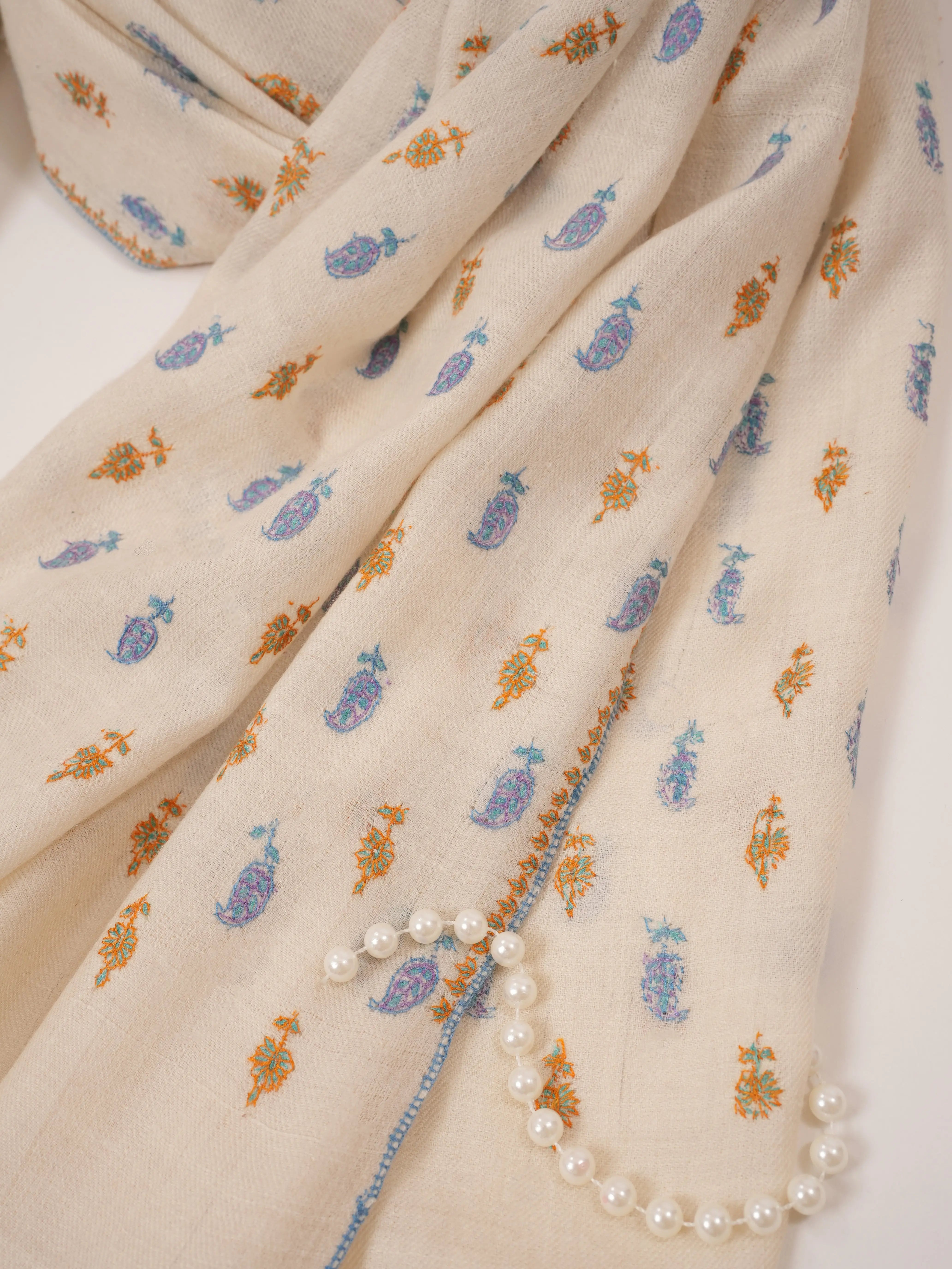 Handcrafted White Handwoven Pashmina Shawl with Kashmiri Buteh Sozni Embroidery Shahkaar.com