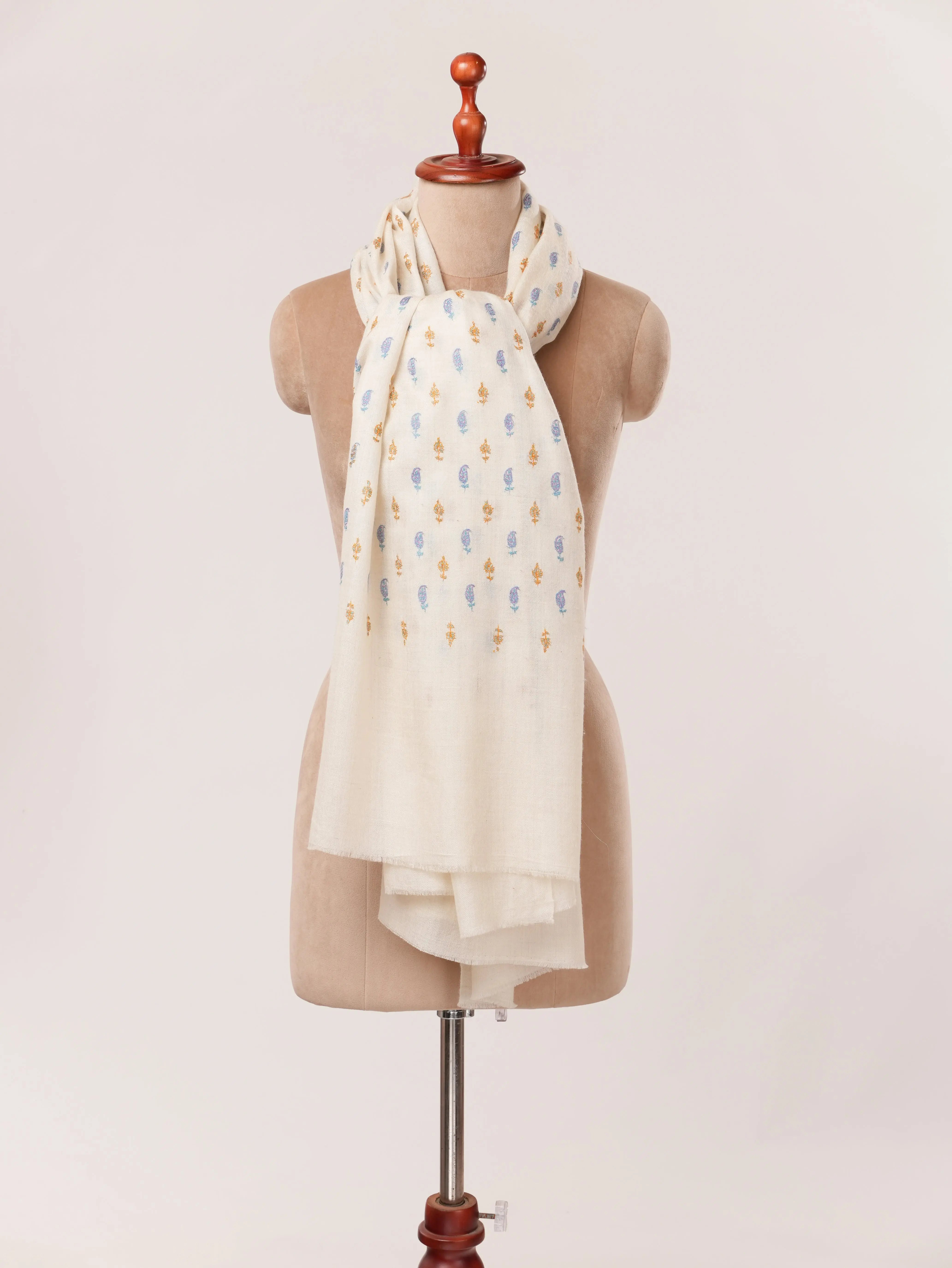 Handcrafted White Handwoven Pashmina Shawl with Kashmiri Buteh Sozni Embroidery Shahkaar.com