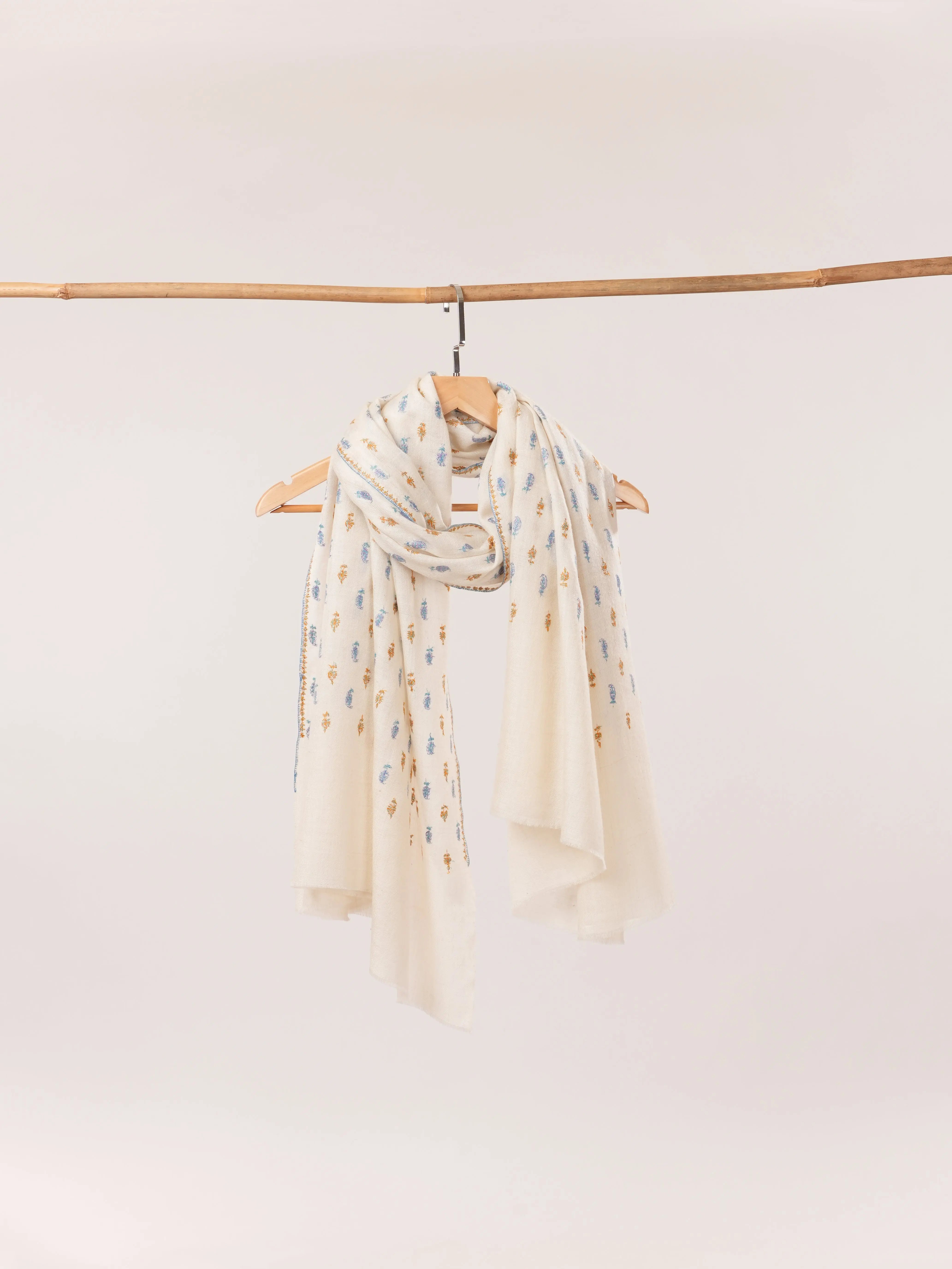 Handcrafted White Handwoven Pashmina Shawl with Kashmiri Buteh Sozni Embroidery Shahkaar.com