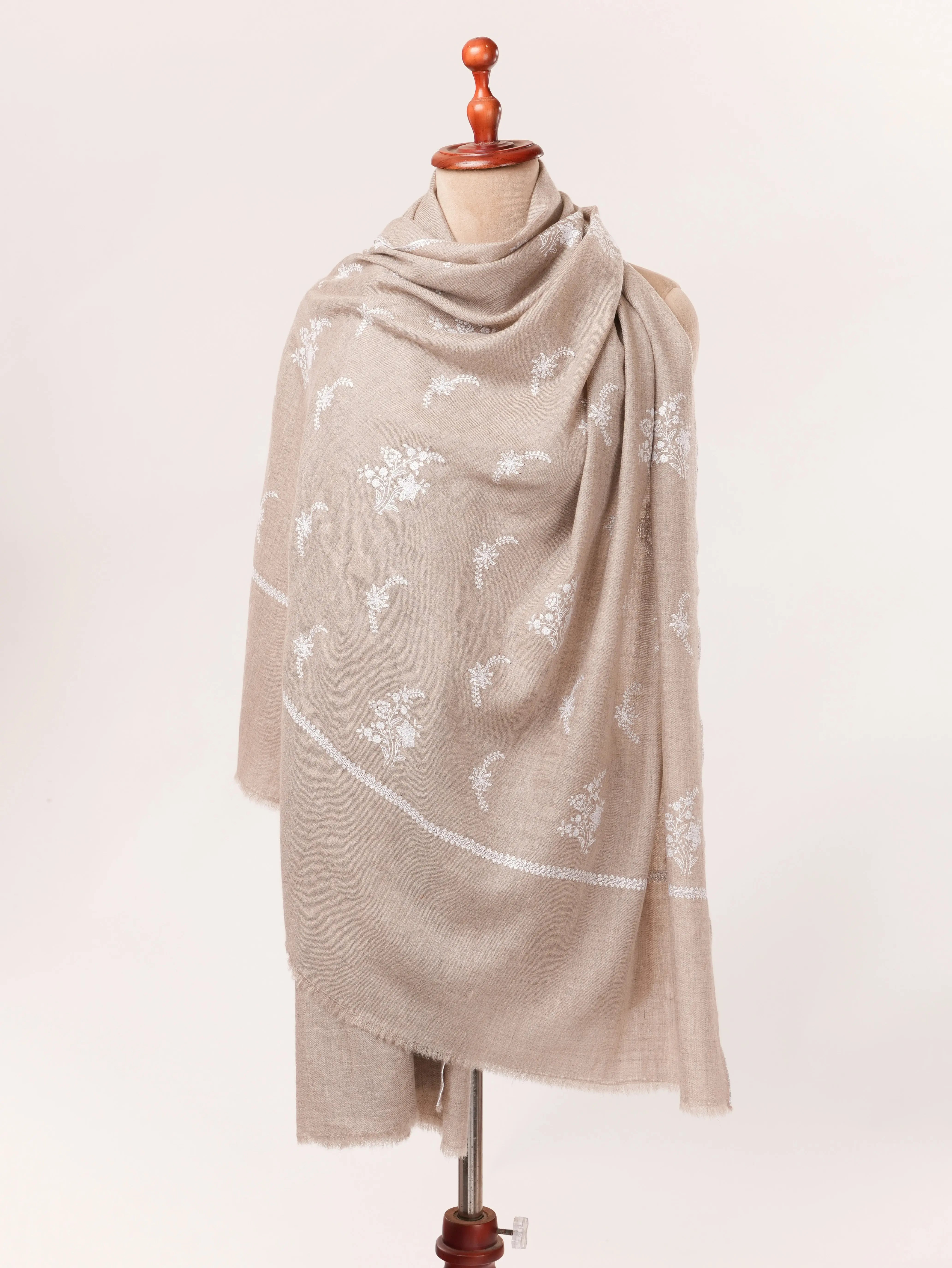 Baildar Kashmiri Handwoven Beige Pashmina Shawl with White Sozni Buteh Embroidery Shahkaar.com