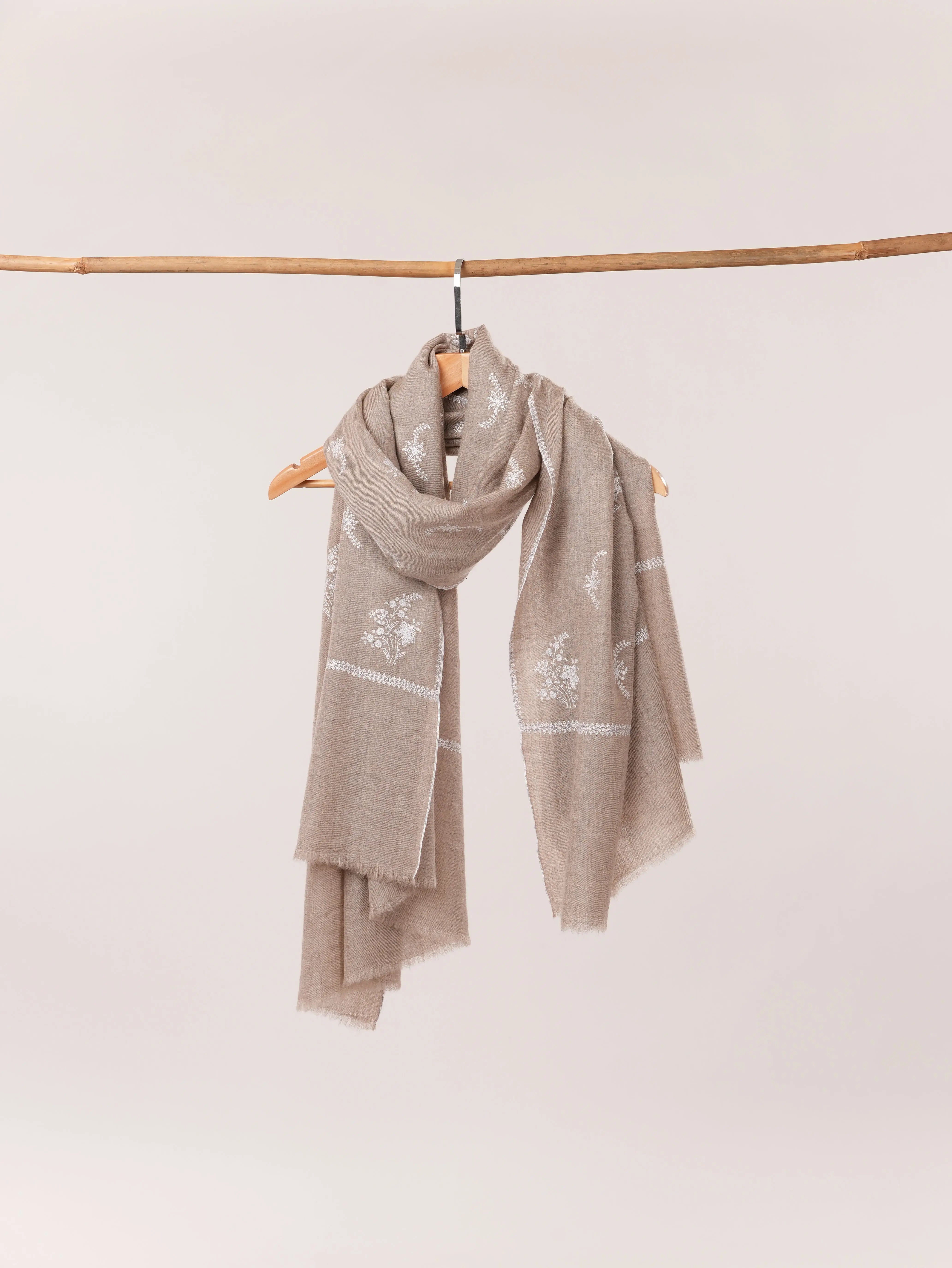 Baildar Kashmiri Handwoven Beige Pashmina Shawl with White Sozni Buteh Embroidery Shahkaar.com