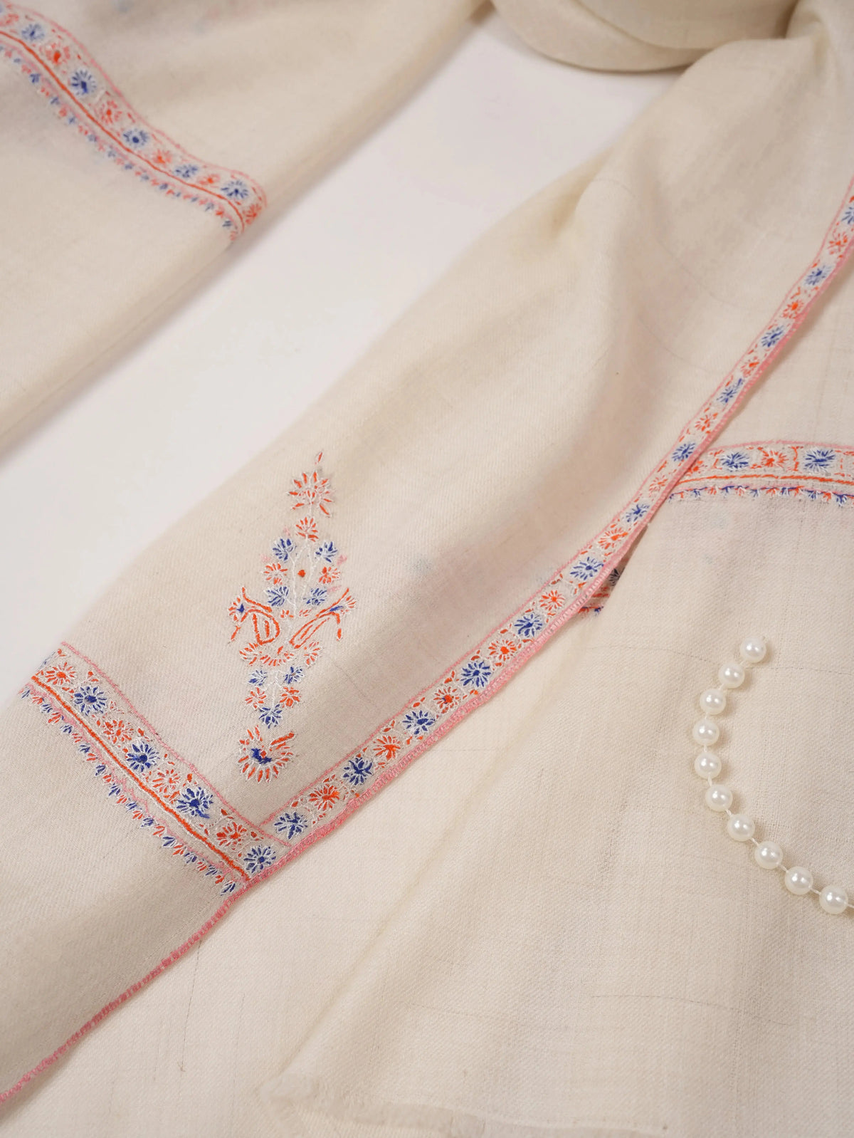 Natural White Handwoven Baildar Sozni Embroidered Pashmina Shawl