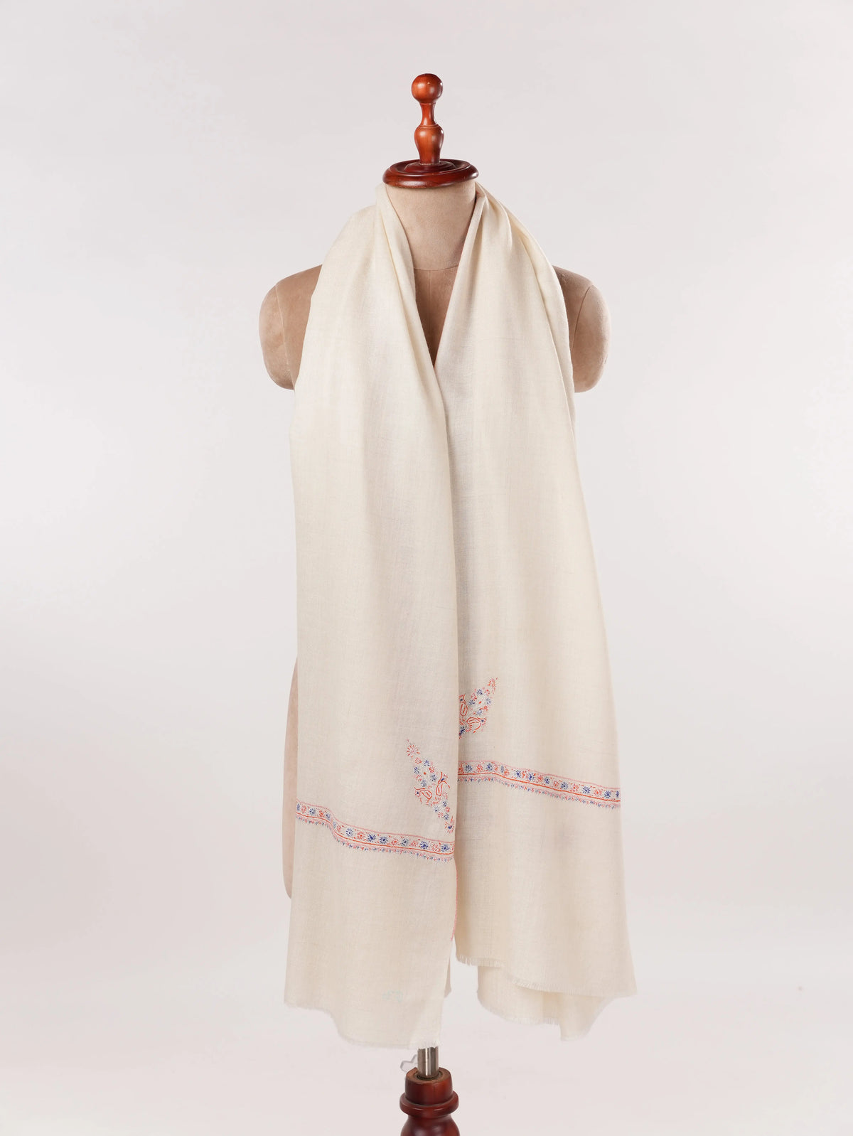 Natural White Handwoven Baildar Sozni Embroidered Pashmina Shawl
