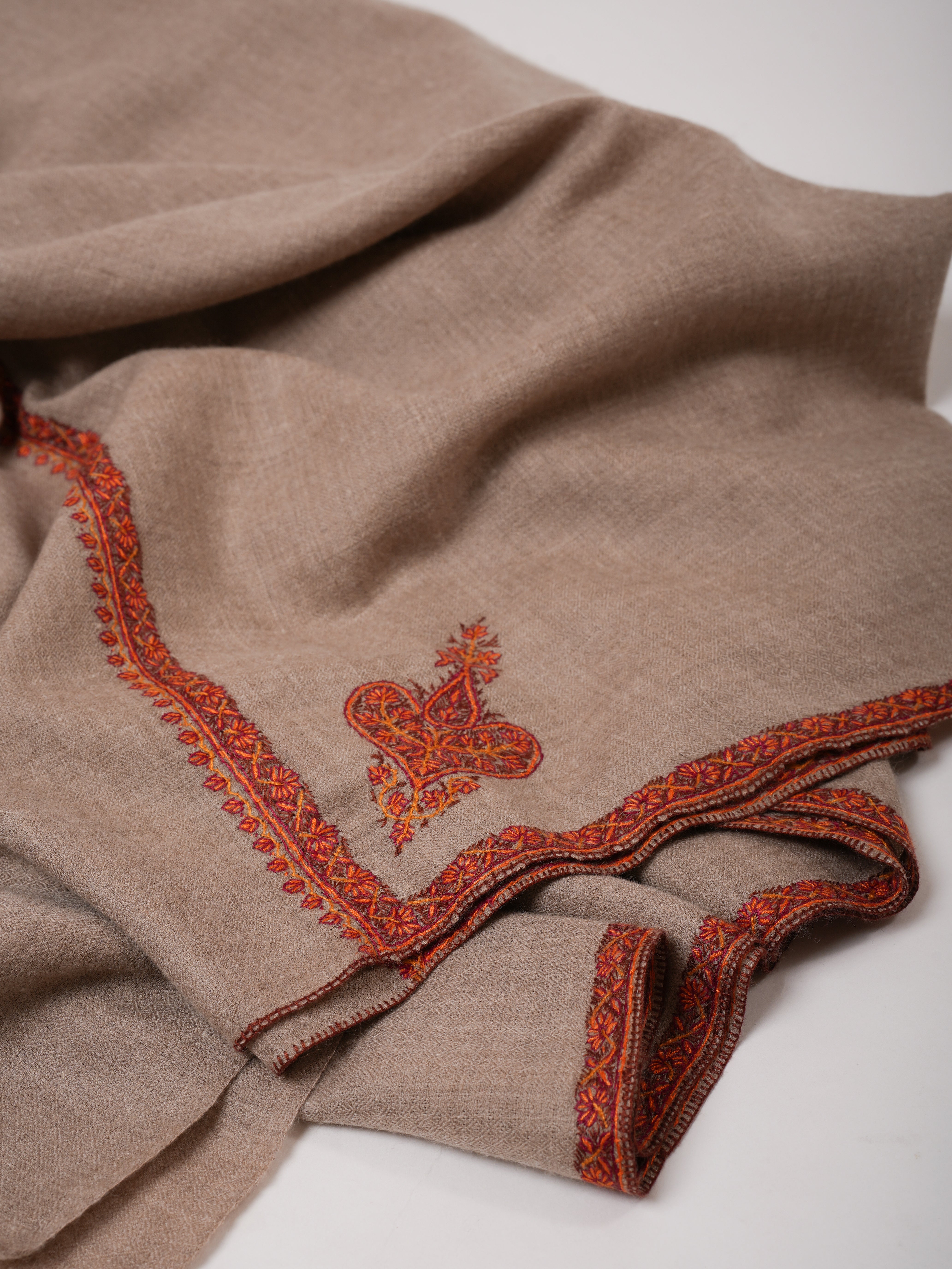 Châf de pashmina souple brodé sur la caution surdimensionnée - luxe cachemire intemporel
