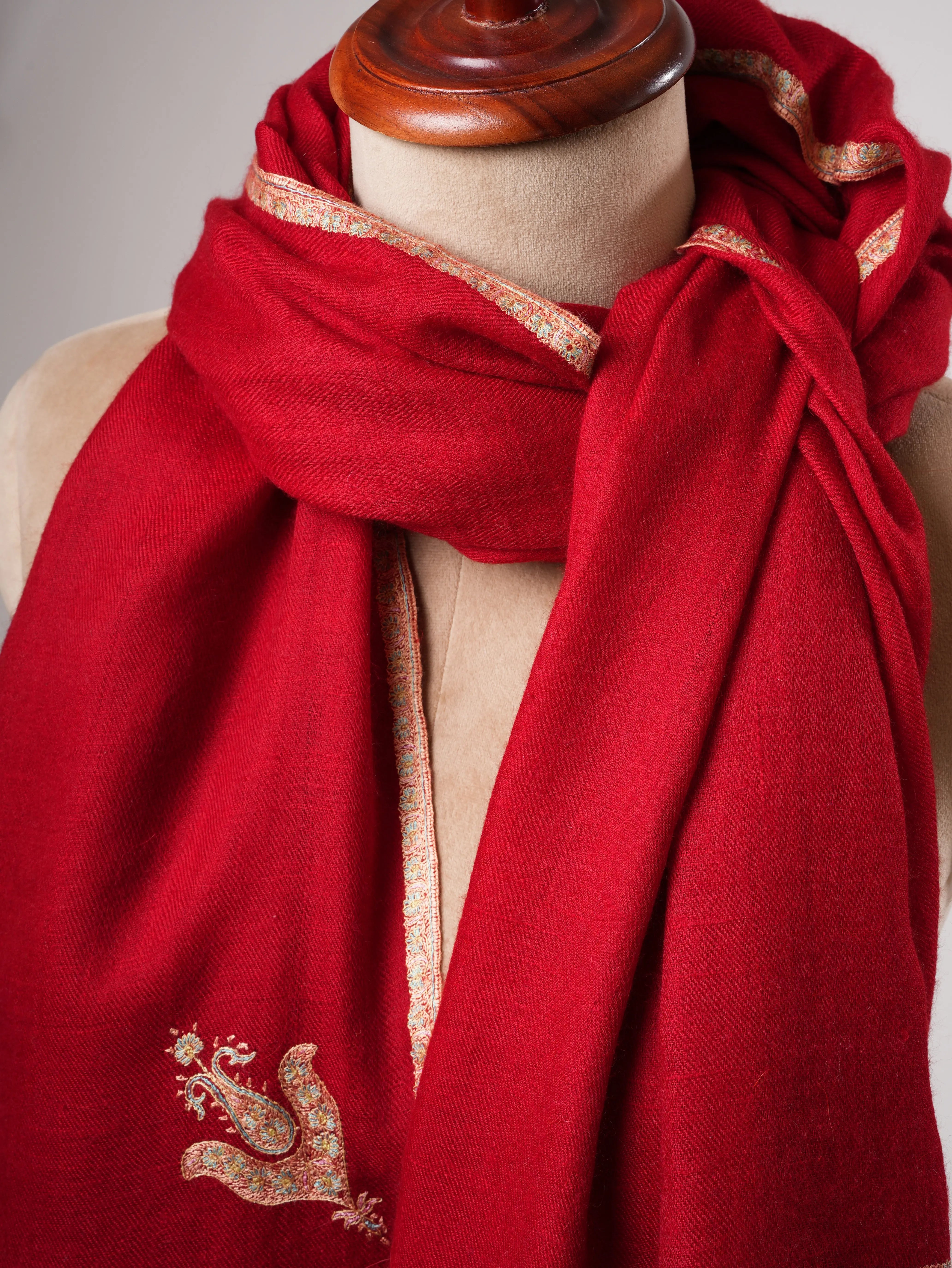 Bail Embroidered Soft Kashmiri Pashmina Shawl – Elegant Handwoven Luxury Shahkaar