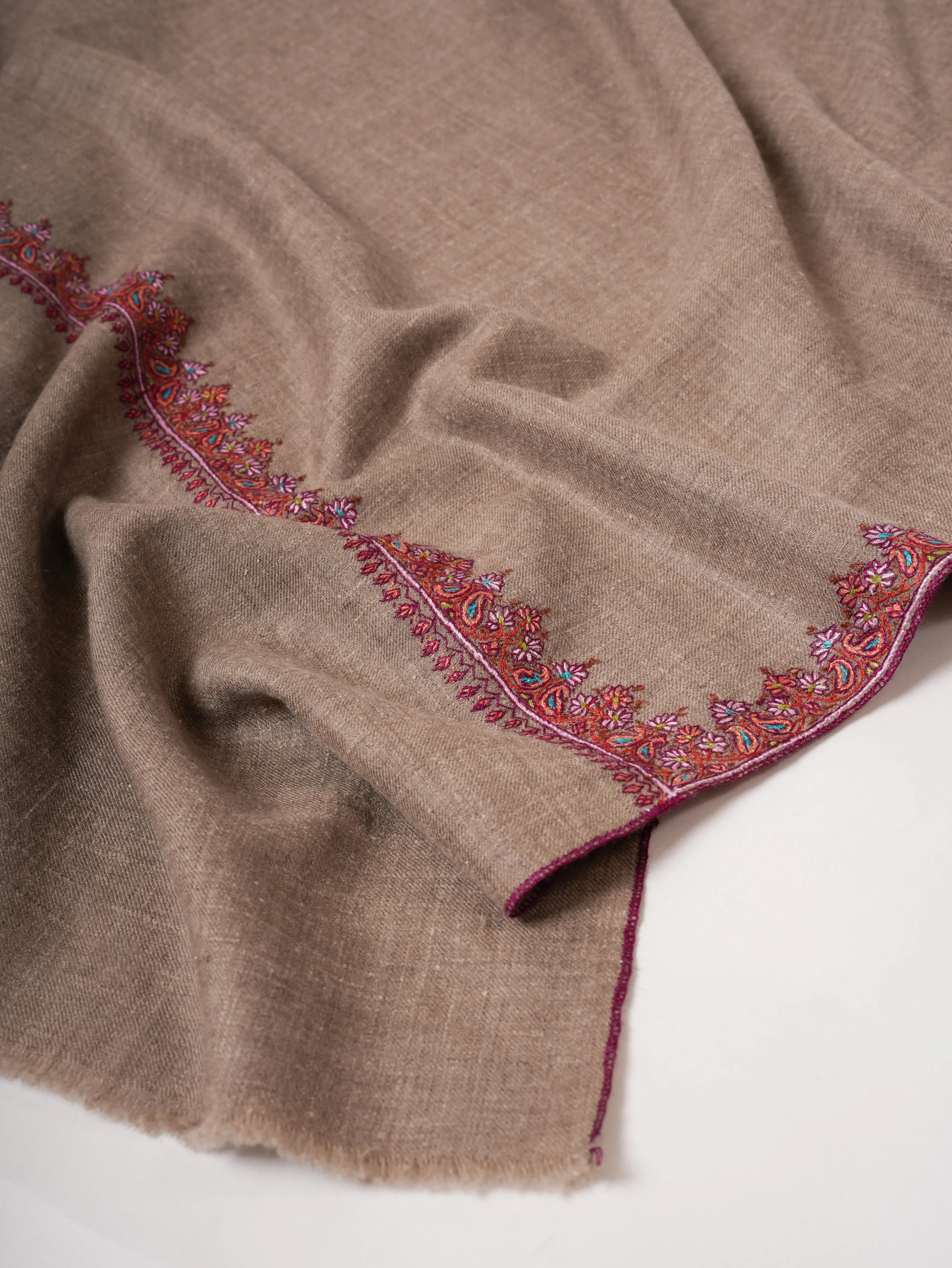 Natural Grey Hashia Embroidered Kashmiri Pashmina Shawl – Timeless Handwoven Luxury Shahkaar