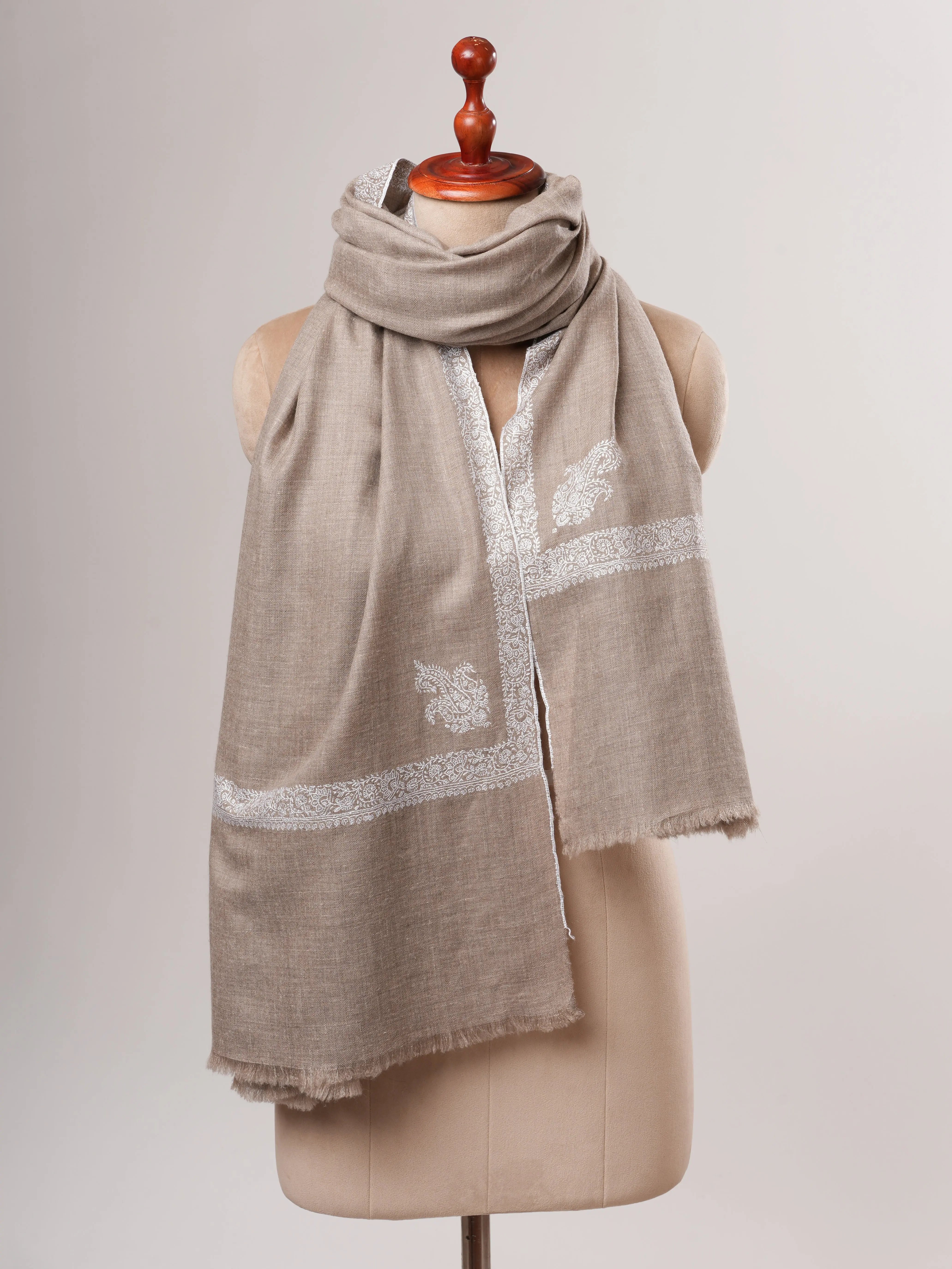 Natural Grey Hashia Embroidered Pashmina Shawl with White Embroidery – Elegant Handwoven Luxury Shahkaar