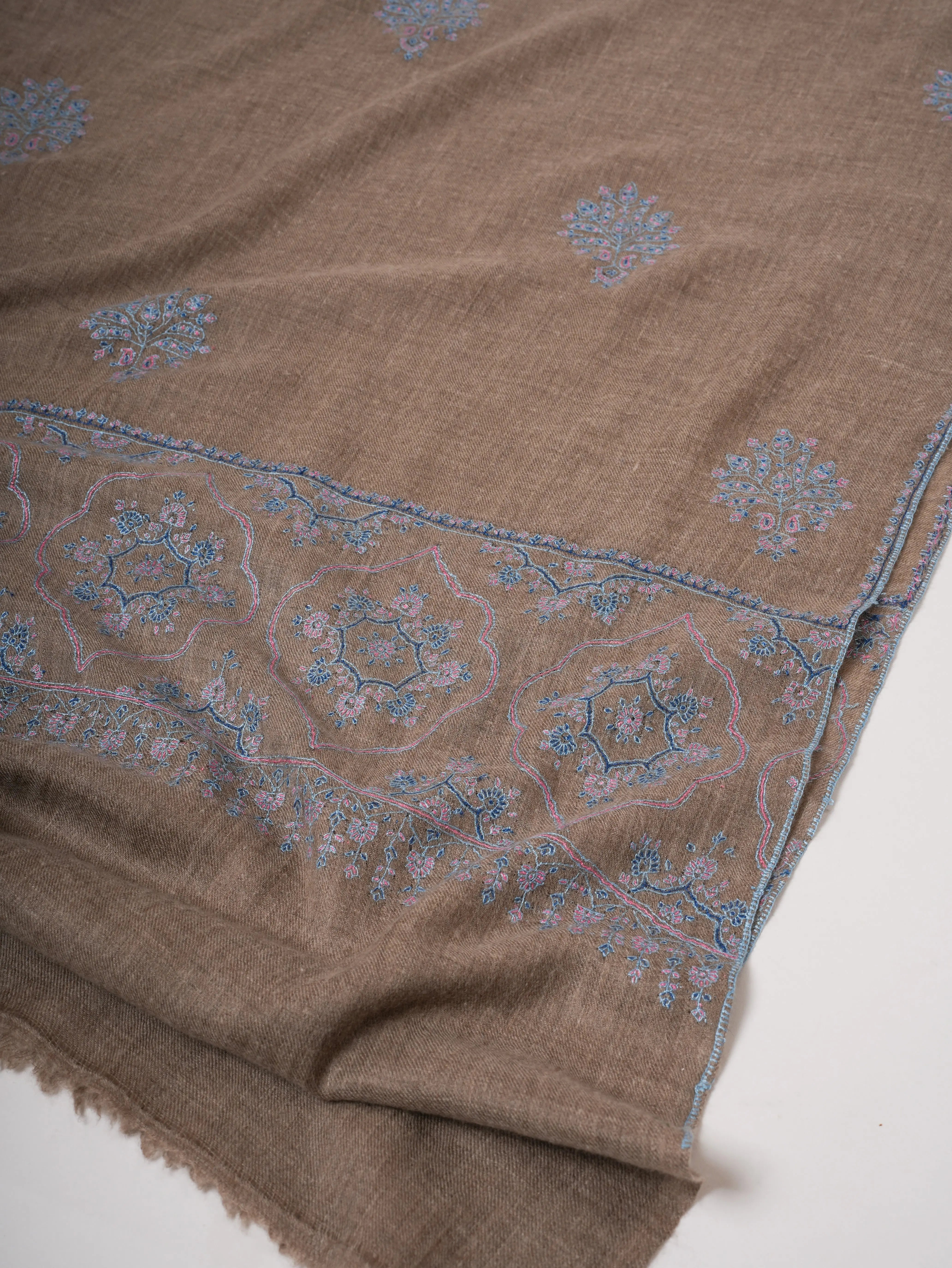 Grey Lightweight Pashmina Shawl – Hand-Embroidered Palla Design Shahkaar