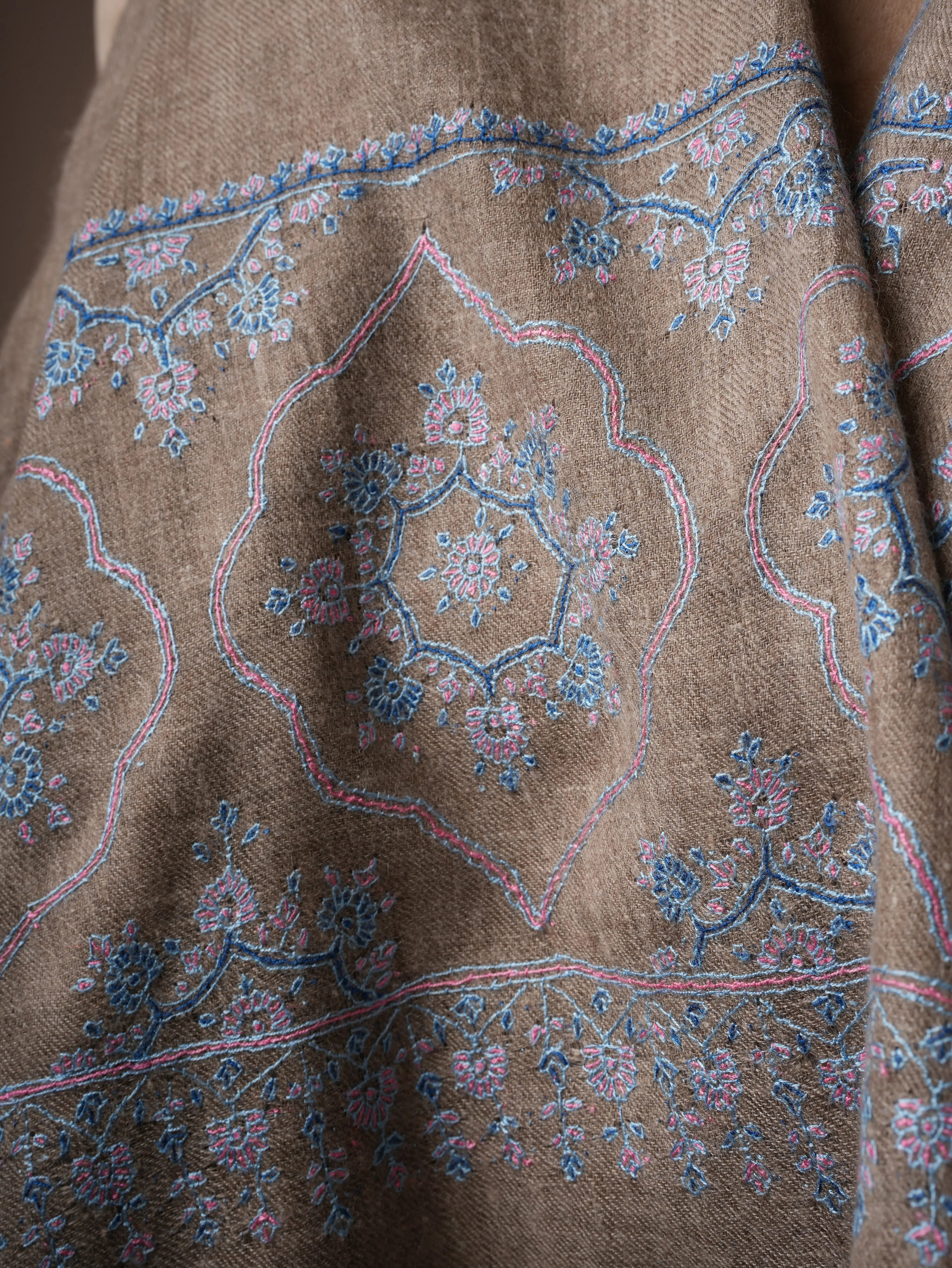 Grey Lightweight Pashmina Shawl – Hand-Embroidered Palla Design Shahkaar