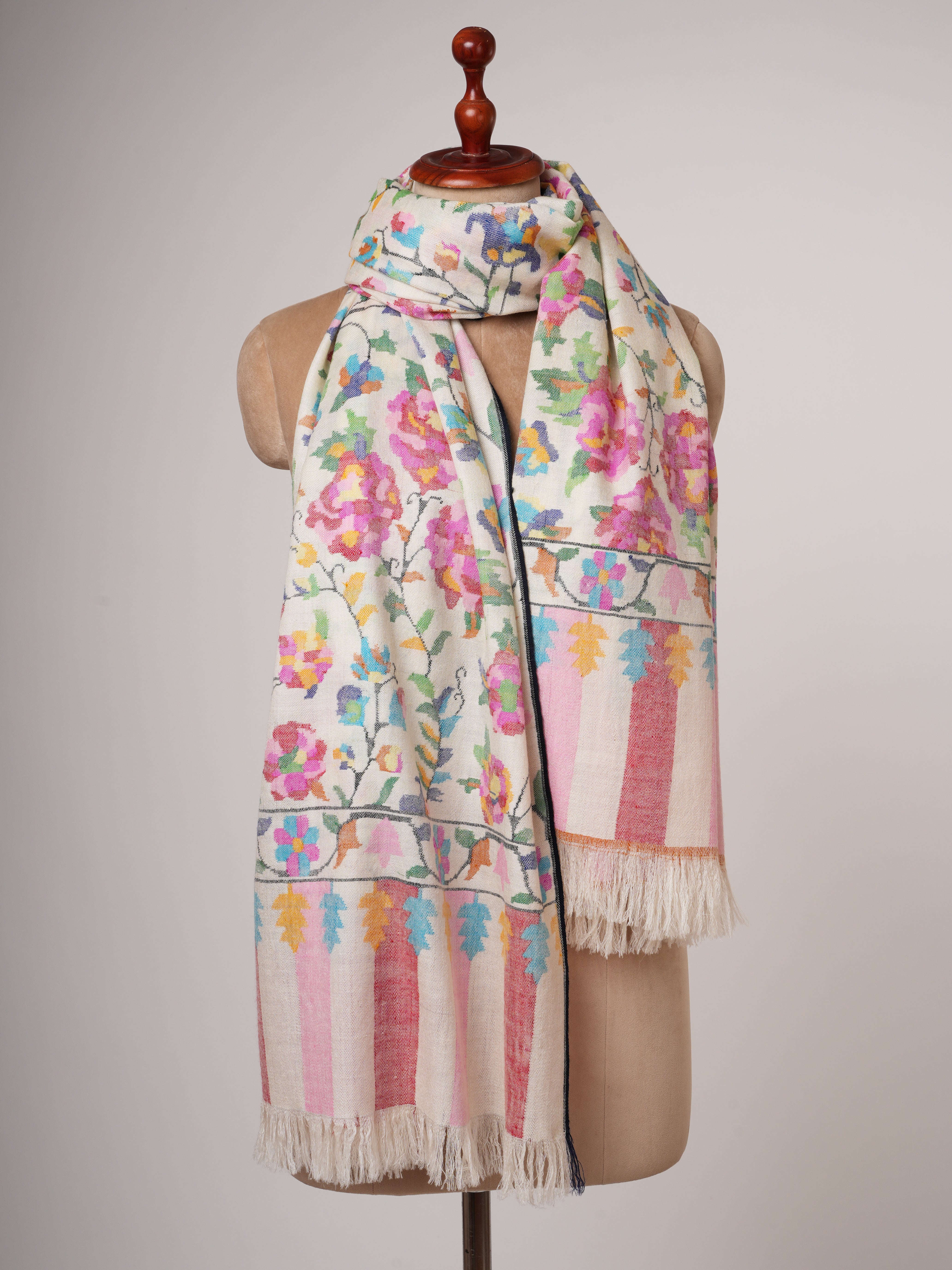 Châch de pashmina doux kani blanc avec motifs floraux