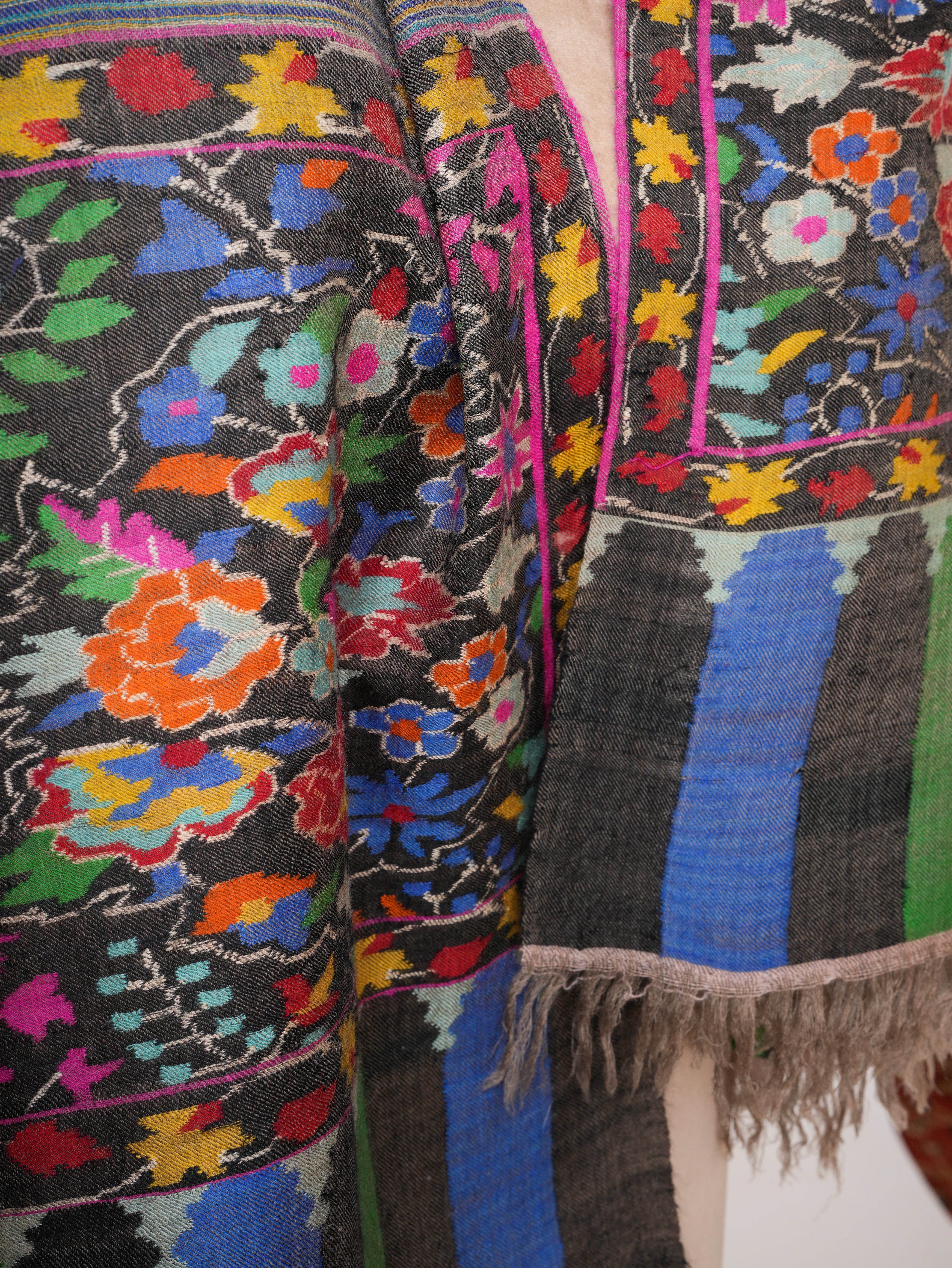 Handwoven Kashmiri Kani Pashmina Shawl with Traditional Motifs