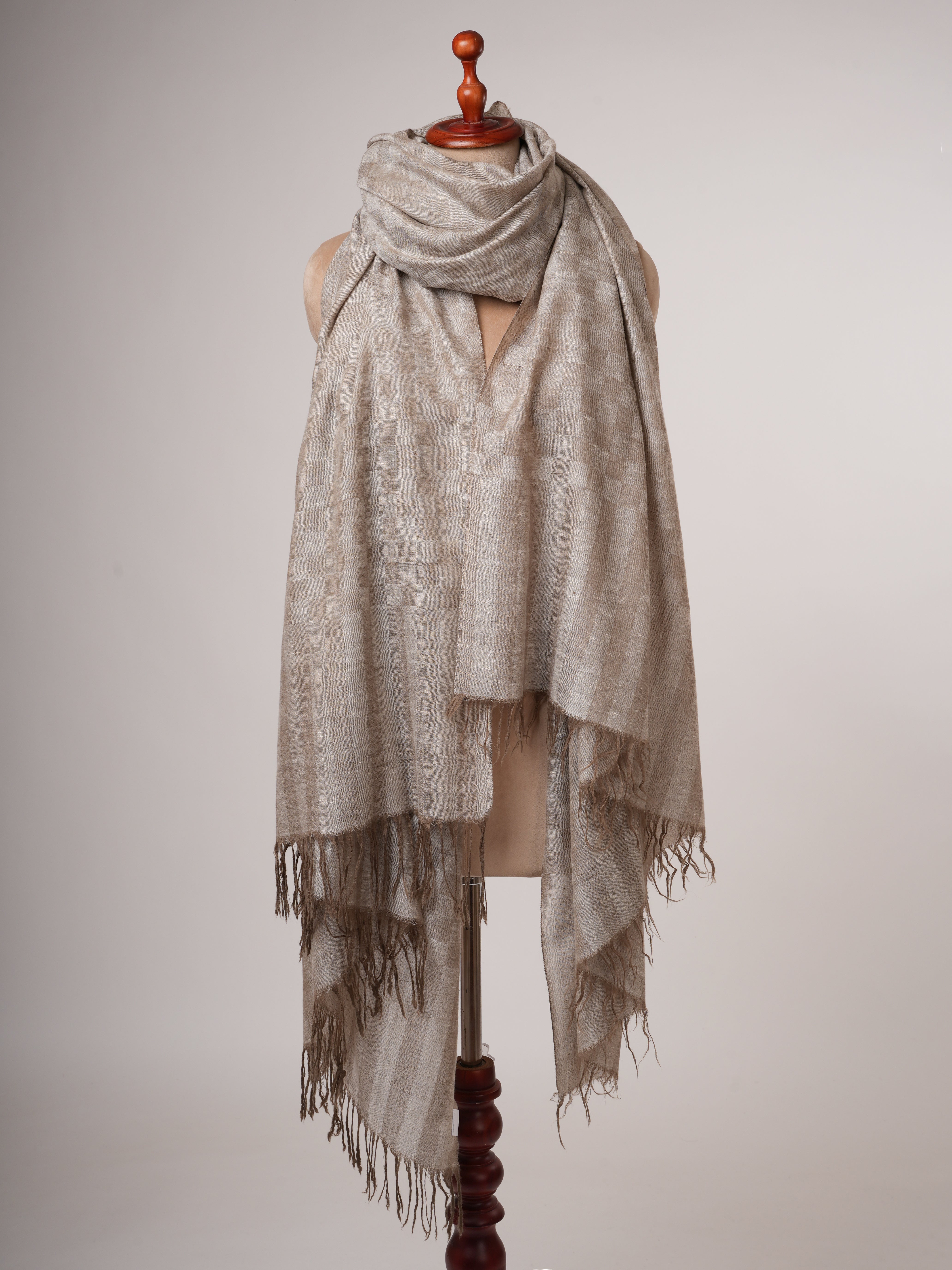 Oversized Dual-Shade Pashmina Shawl in Check Pattern – Soft & Elegant