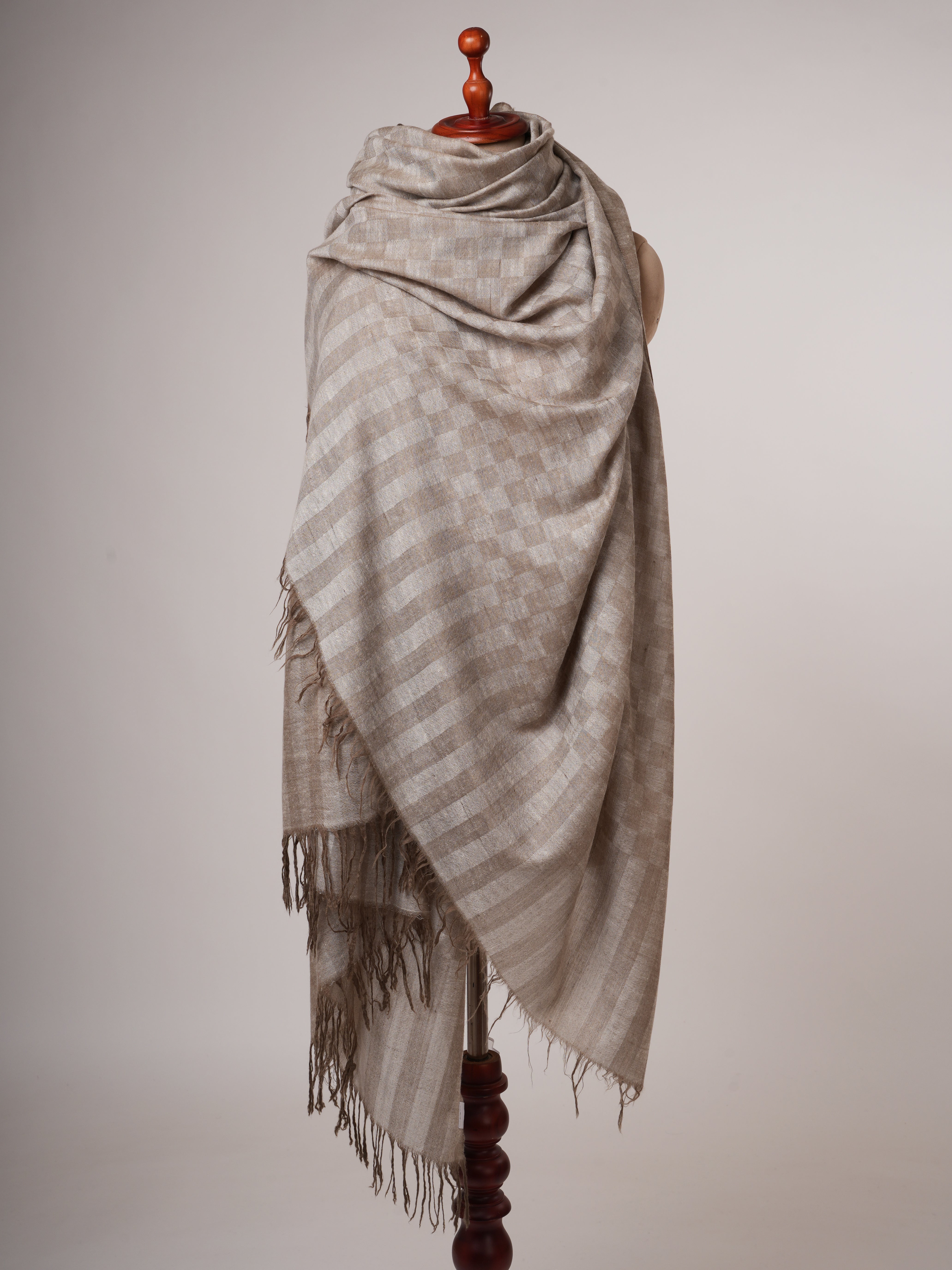 Oversized Dual-Shade Pashmina Shawl in Check Pattern – Soft & Elegant
