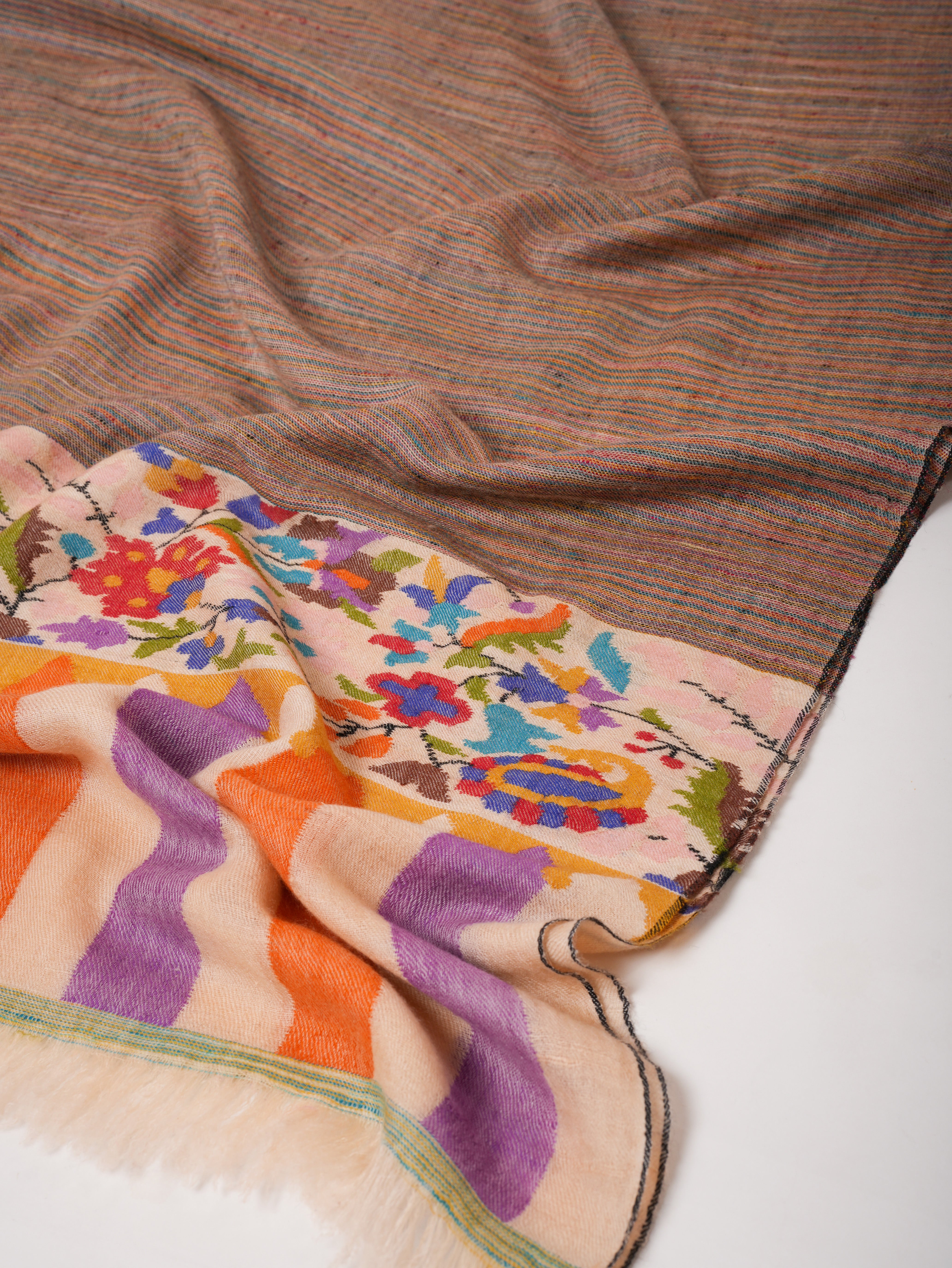 Kani Soft Cashmere سرق مع زهرية