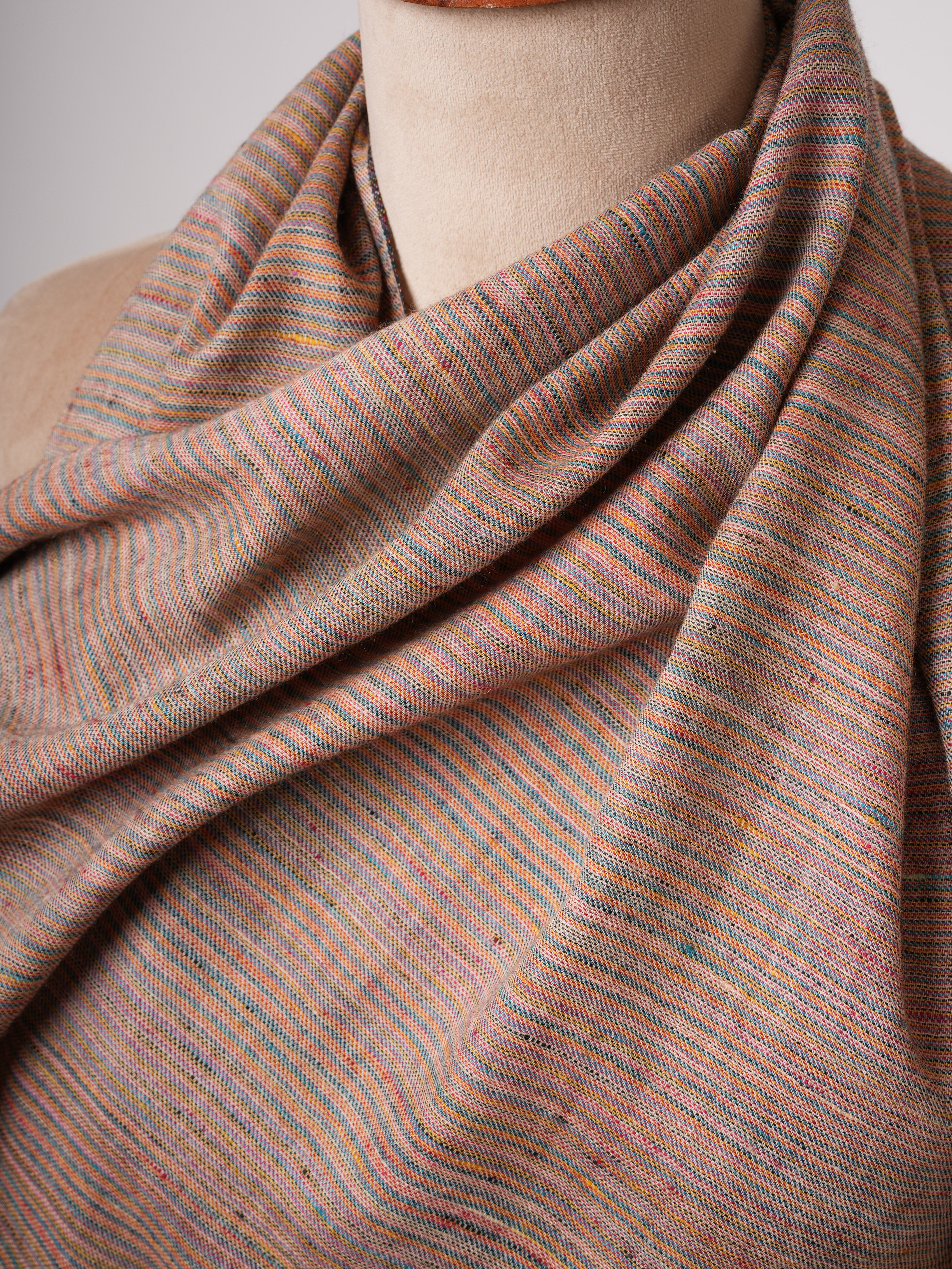 Kani Soft Cashmere سرق مع زهرية