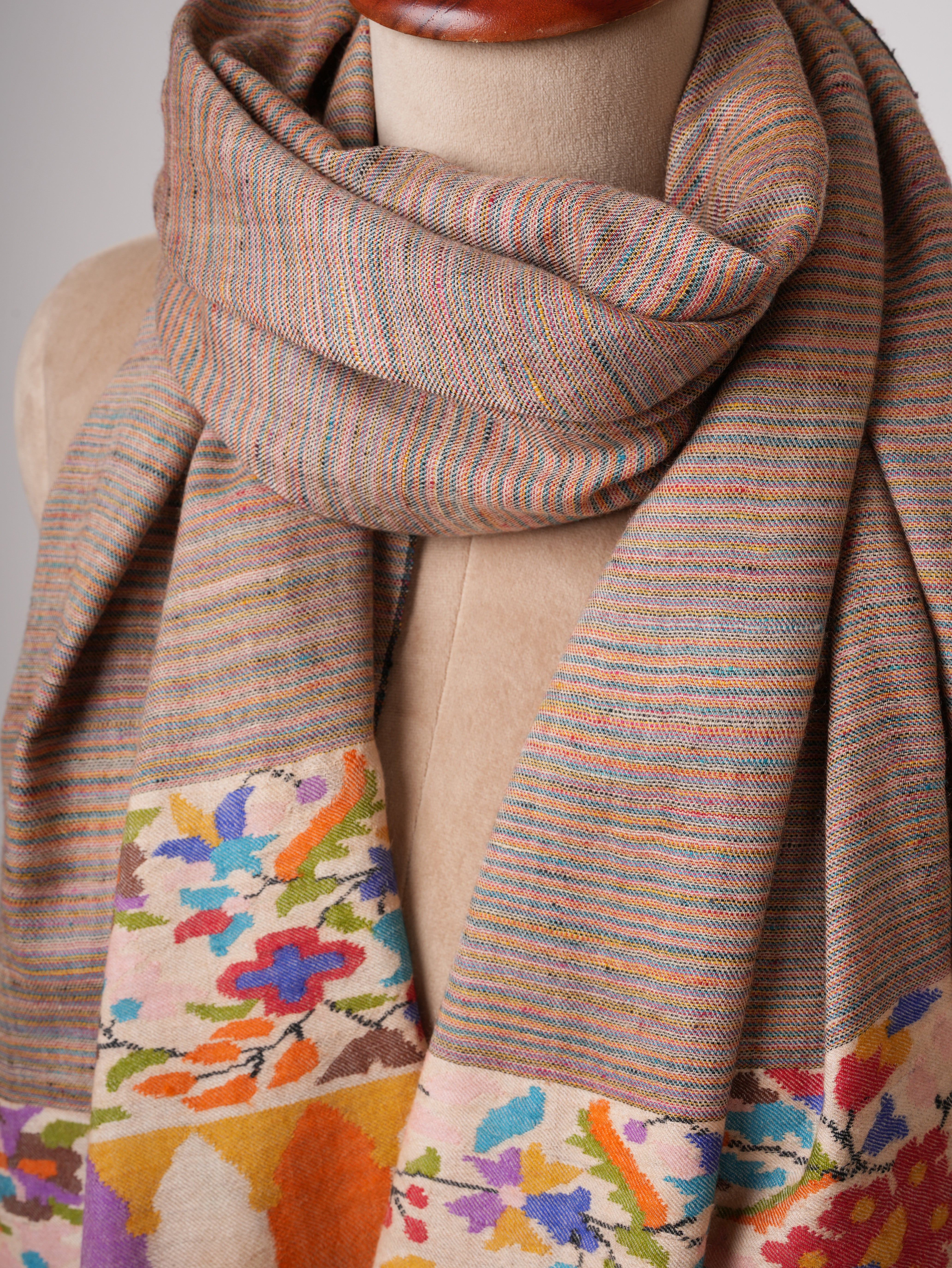Kani Soft Cashmere سرق مع زهرية