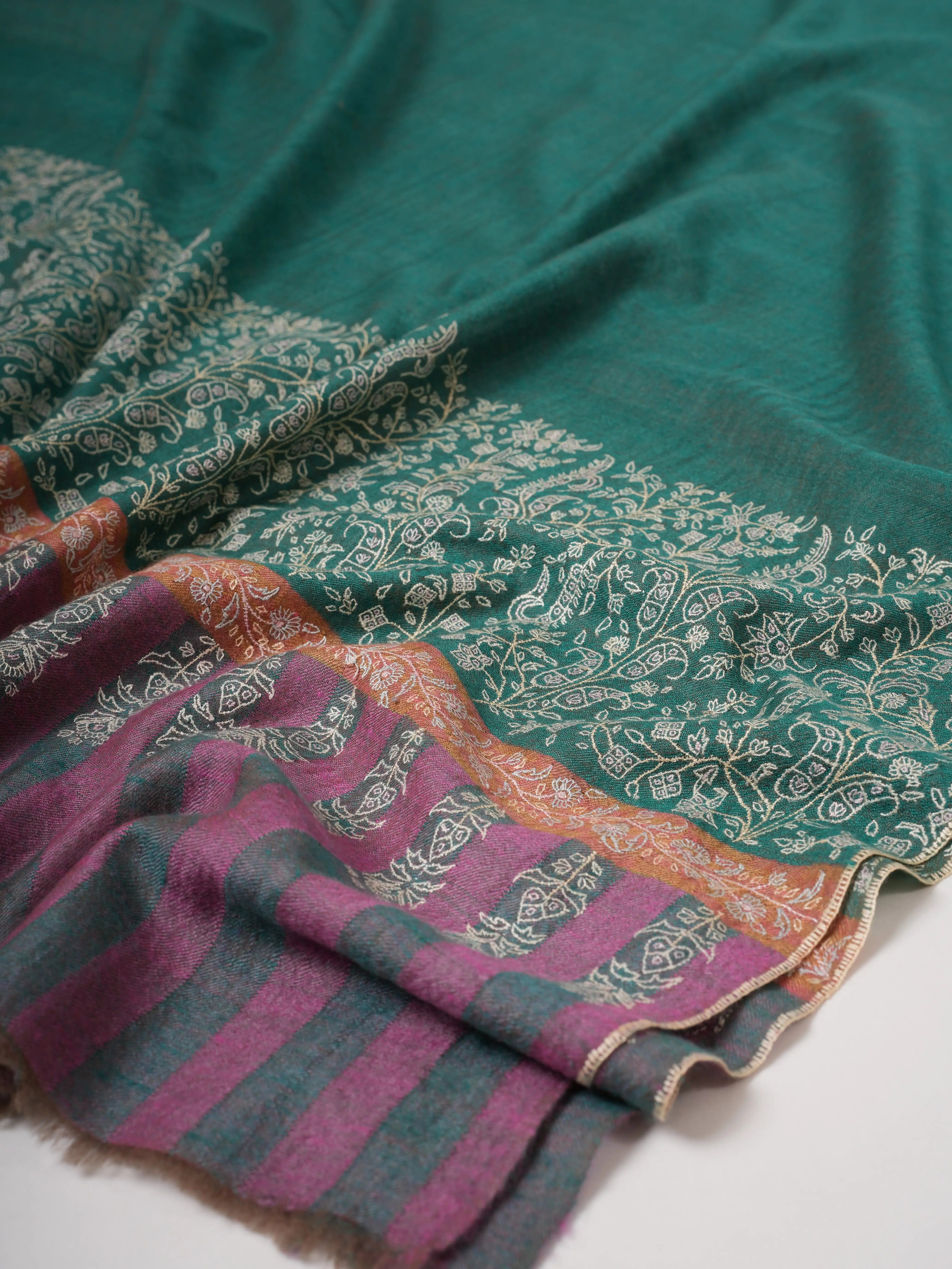 Needle Point Fine Embroidery Palla Motif Kashmiri Pashmina Shawl – Baby Soft Shahkaar