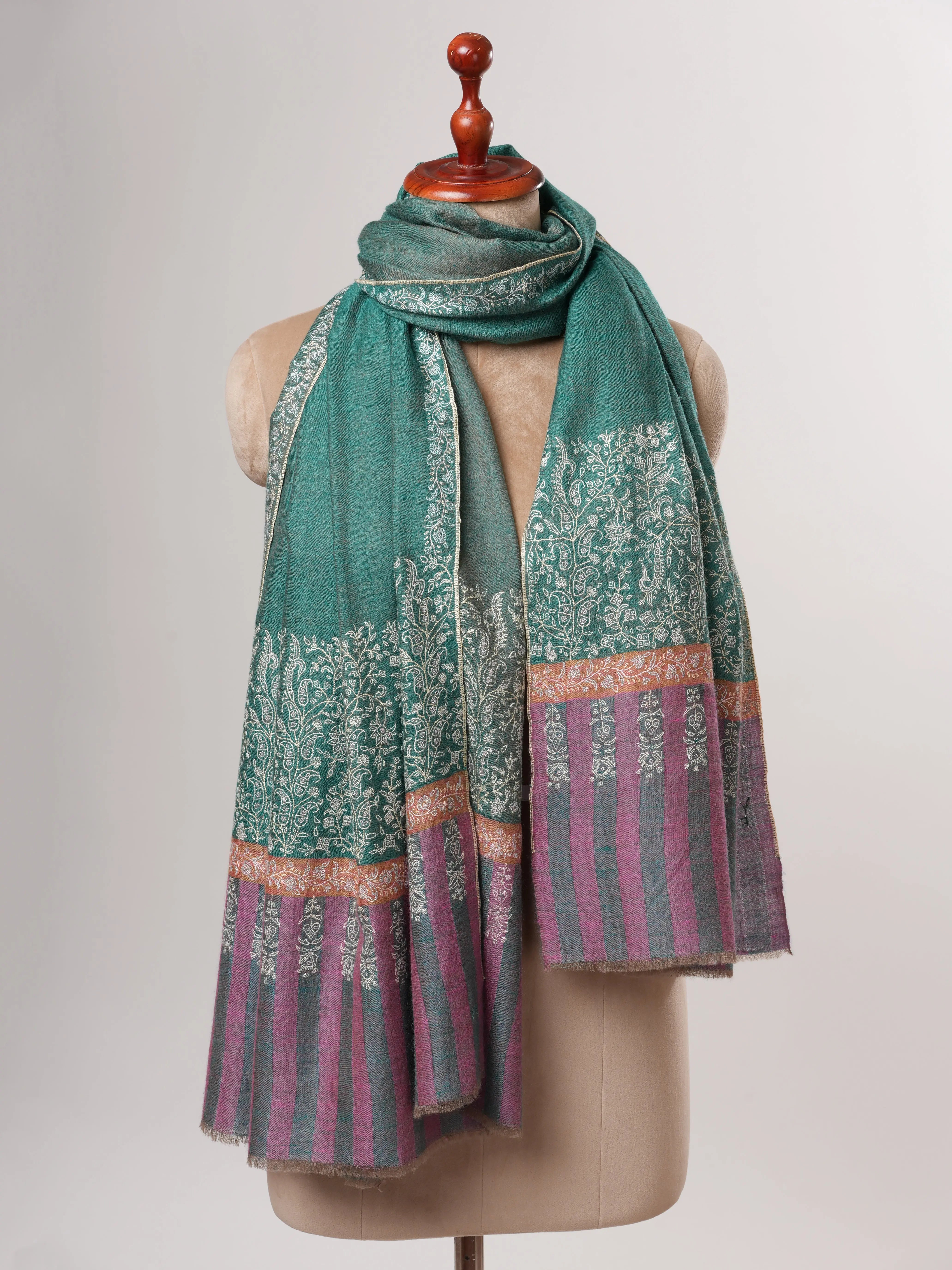 Needle Point Fine Embroidery Palla Motif Kashmiri Pashmina Shawl – Baby Soft Shahkaar