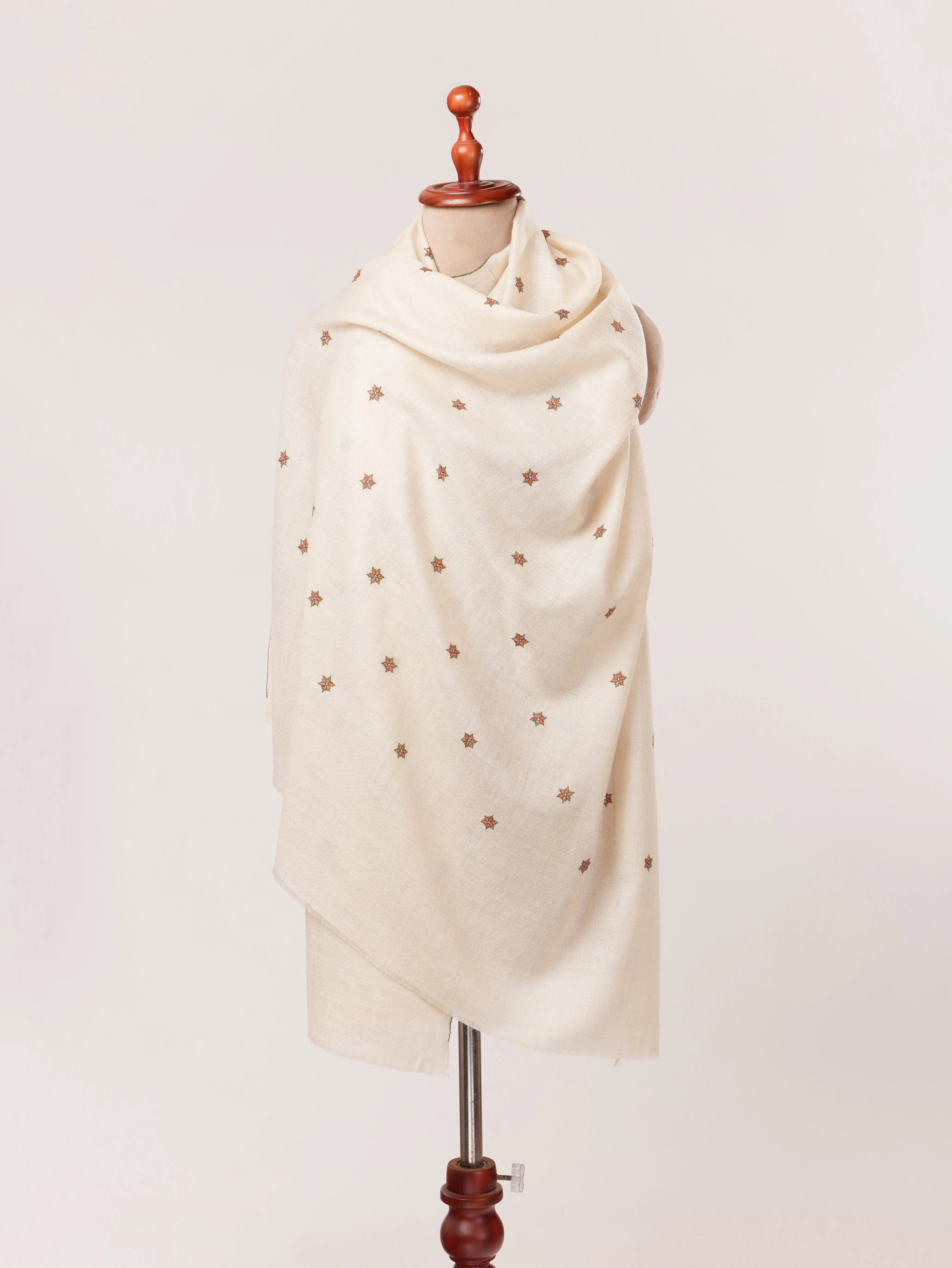 Sozni Star Buteh Handwork Natural White Kashmiri Handwoven Pashmina Shawl Shahkaar.com
