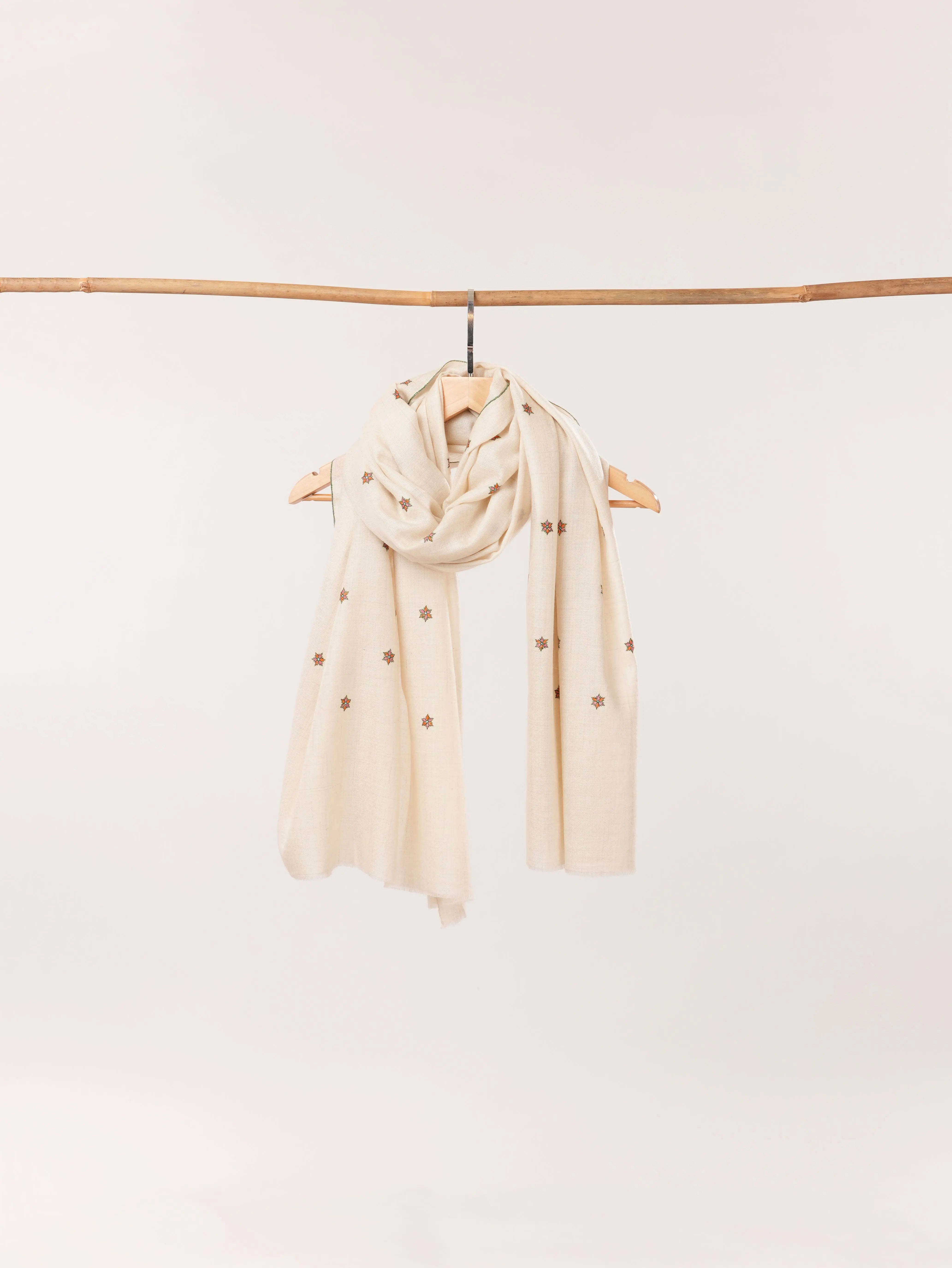 Sozni Star Buteh Handwork Natural White Kashmiri Handwoven Pashmina Shawl Shahkaar.com