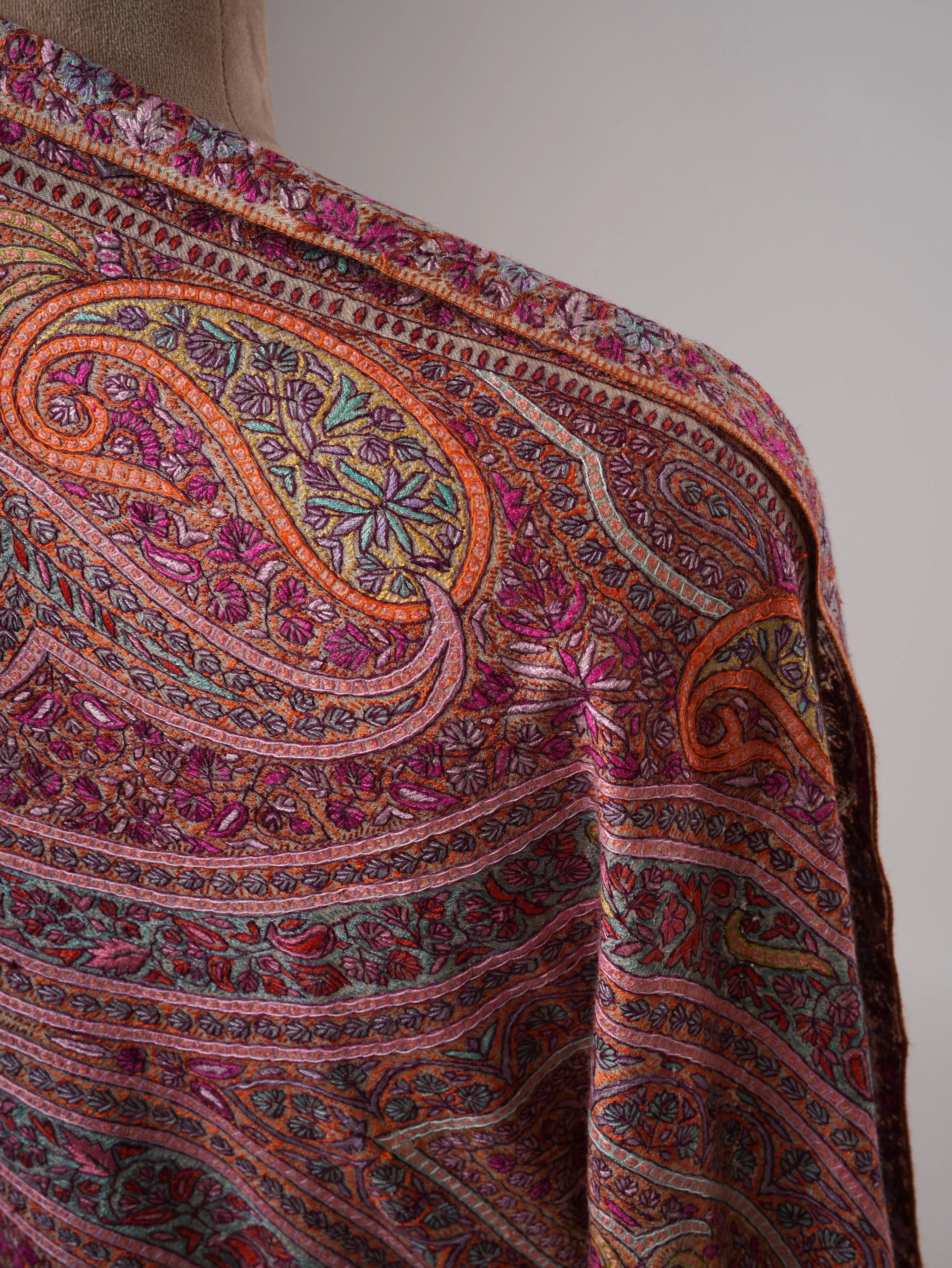 Offwhite Pashmina Shawl with All Over Jamavar Embroidery Shahkaar