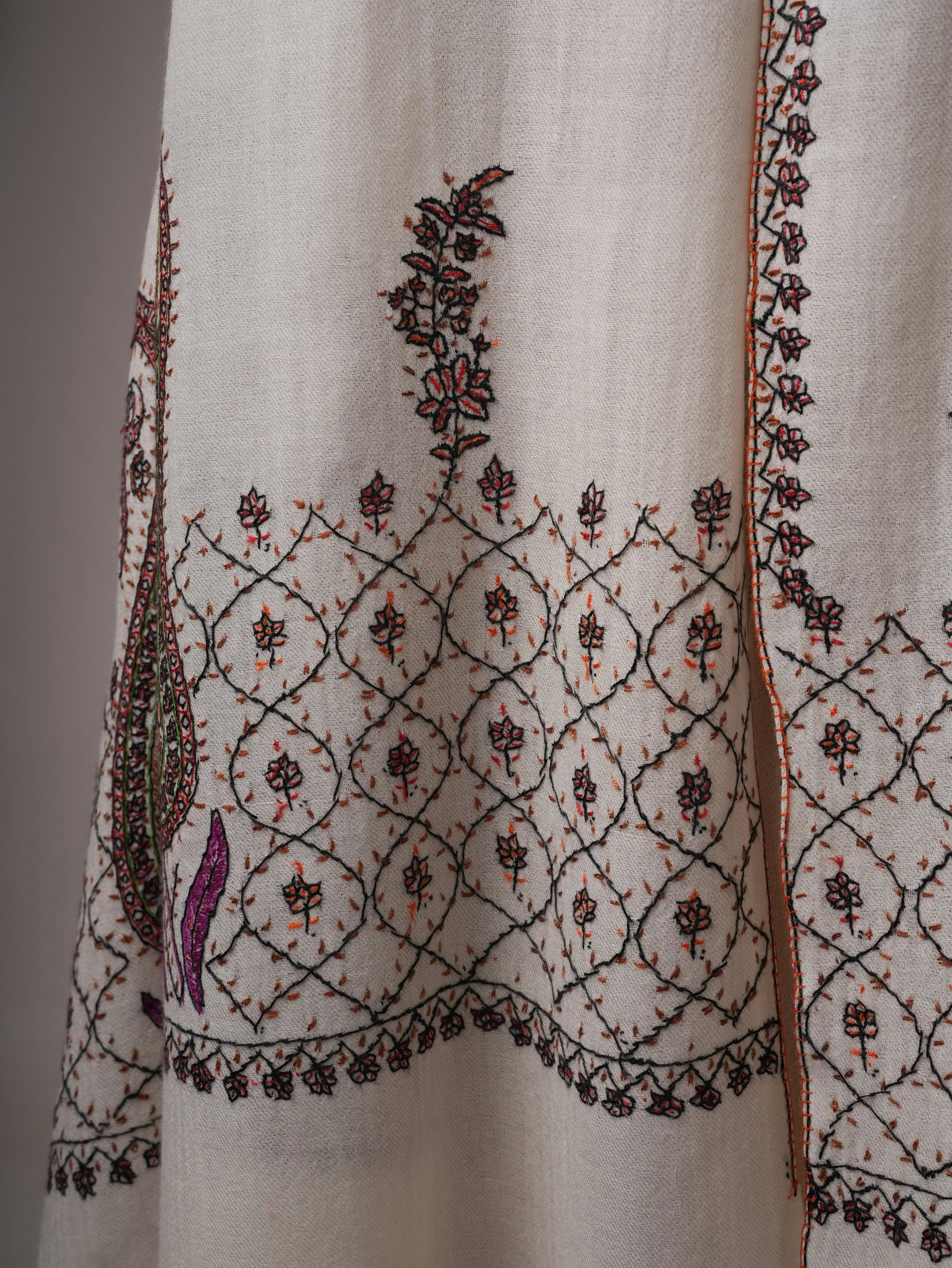 Artisan White Silk Wool Scarf with Traditional Palla Embroidery Shahkaar