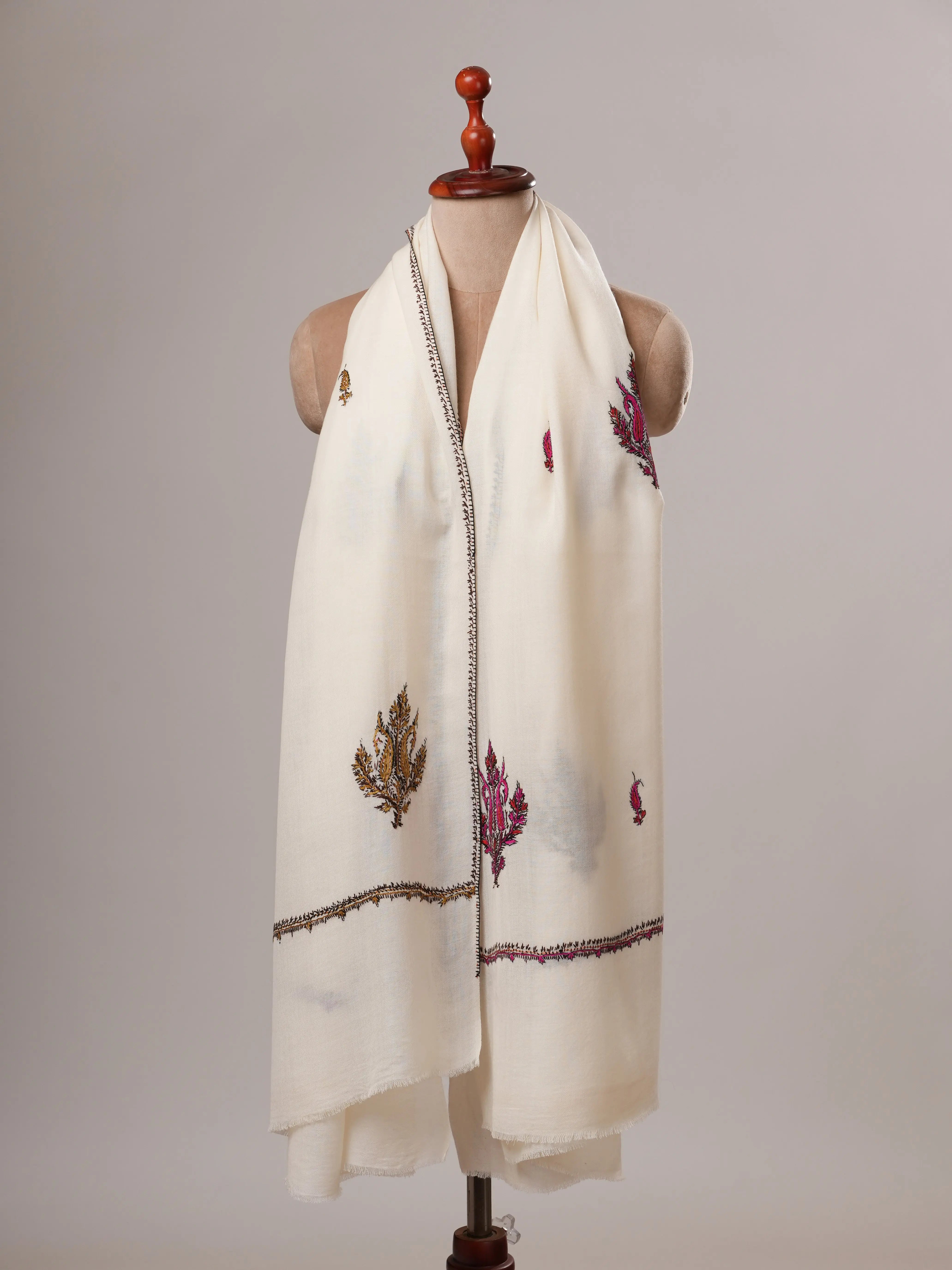 White Aksi Hand Embroidered Fine Wool Shawl Shahkaar